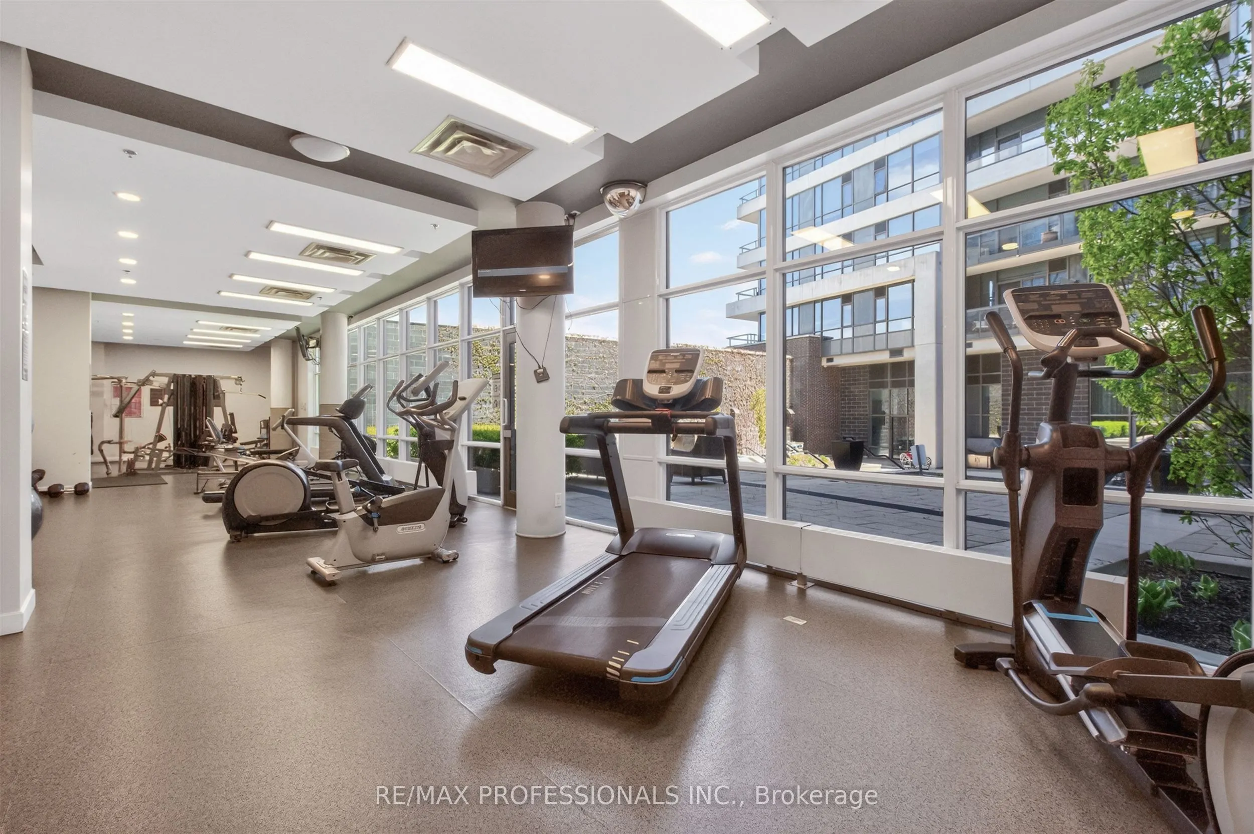 1 Hurontario Street #413