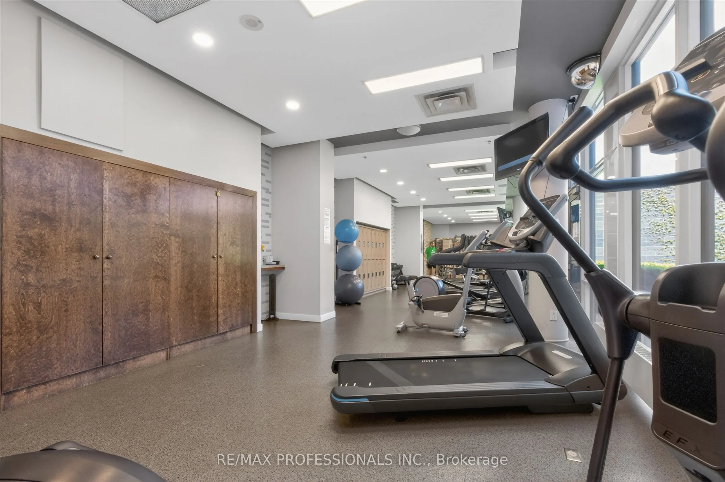 1 Hurontario Street #413