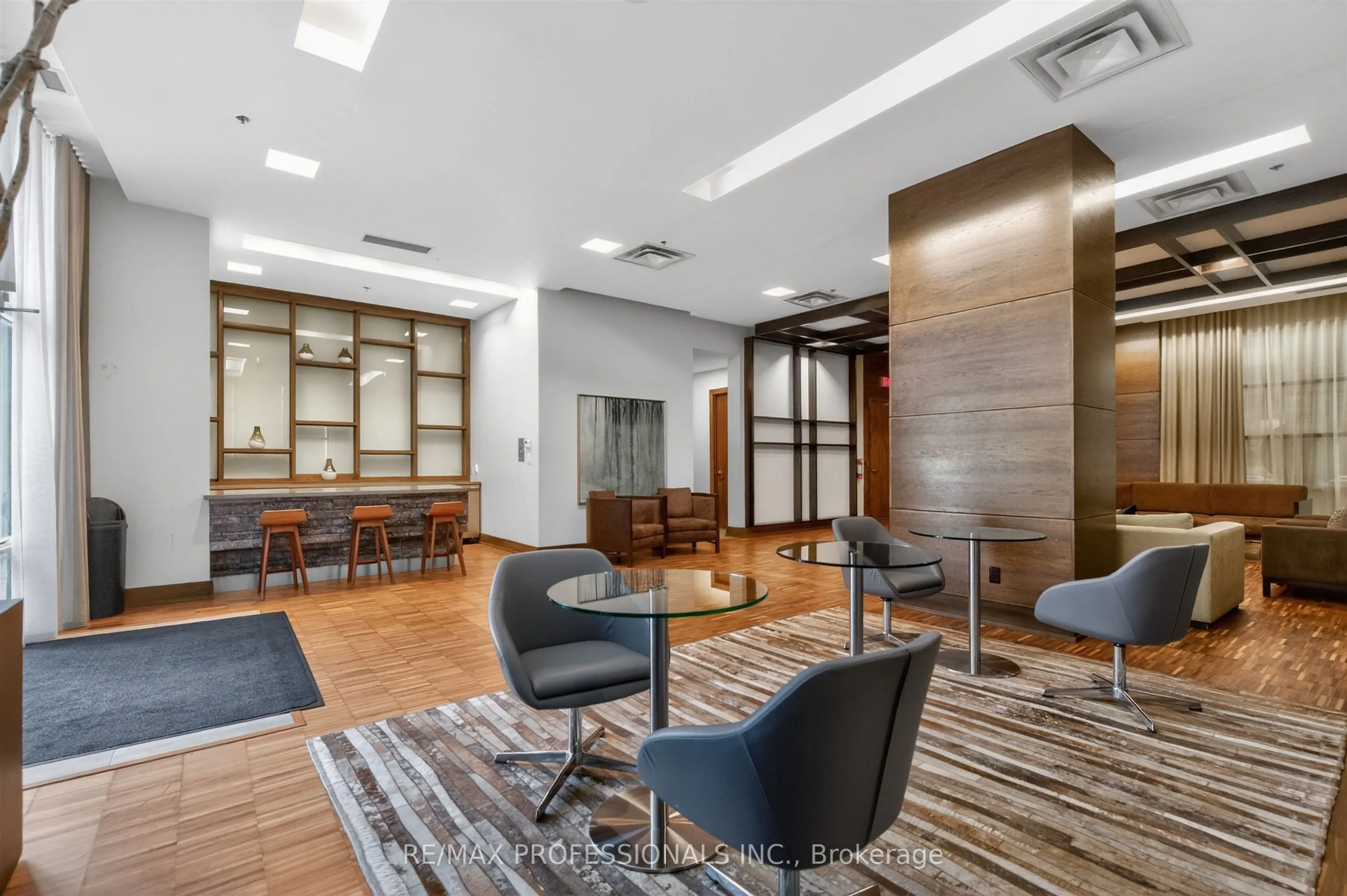 1 Hurontario Street #413