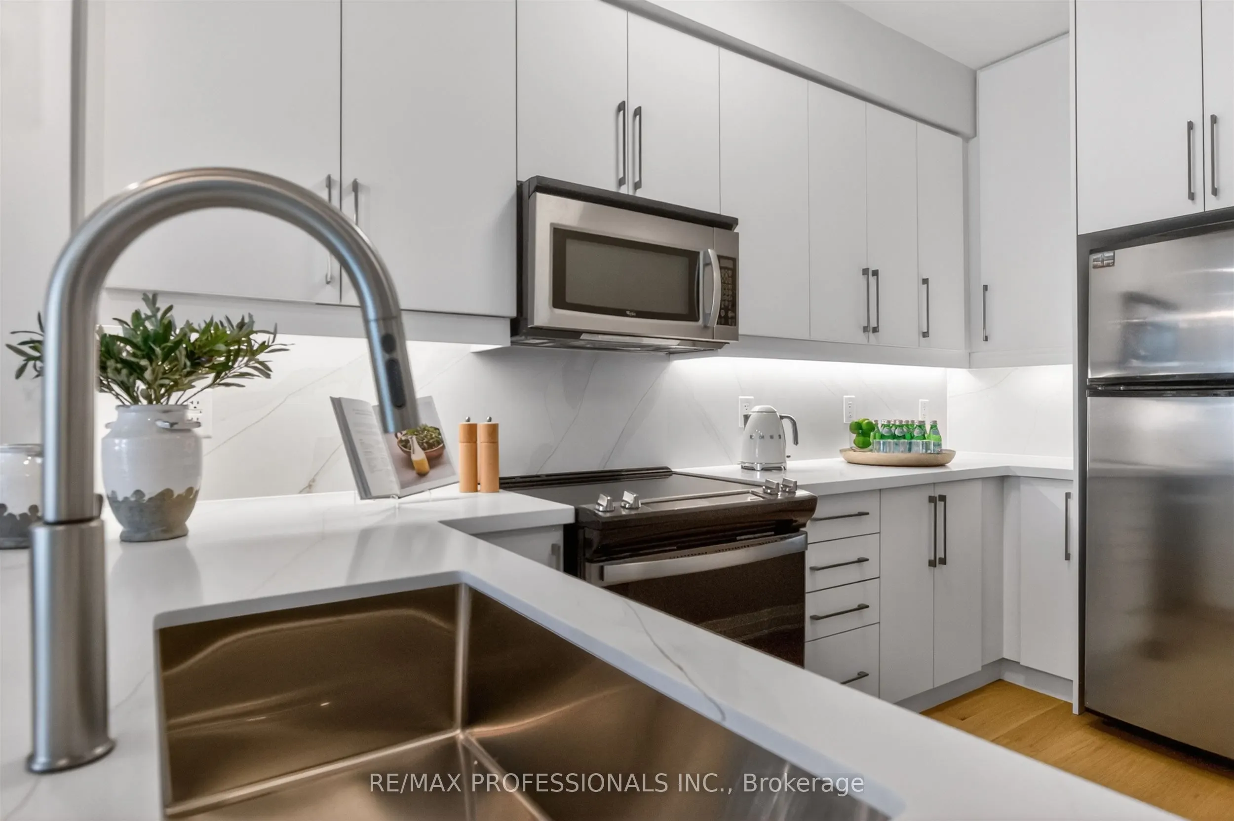 1 Hurontario Street #413