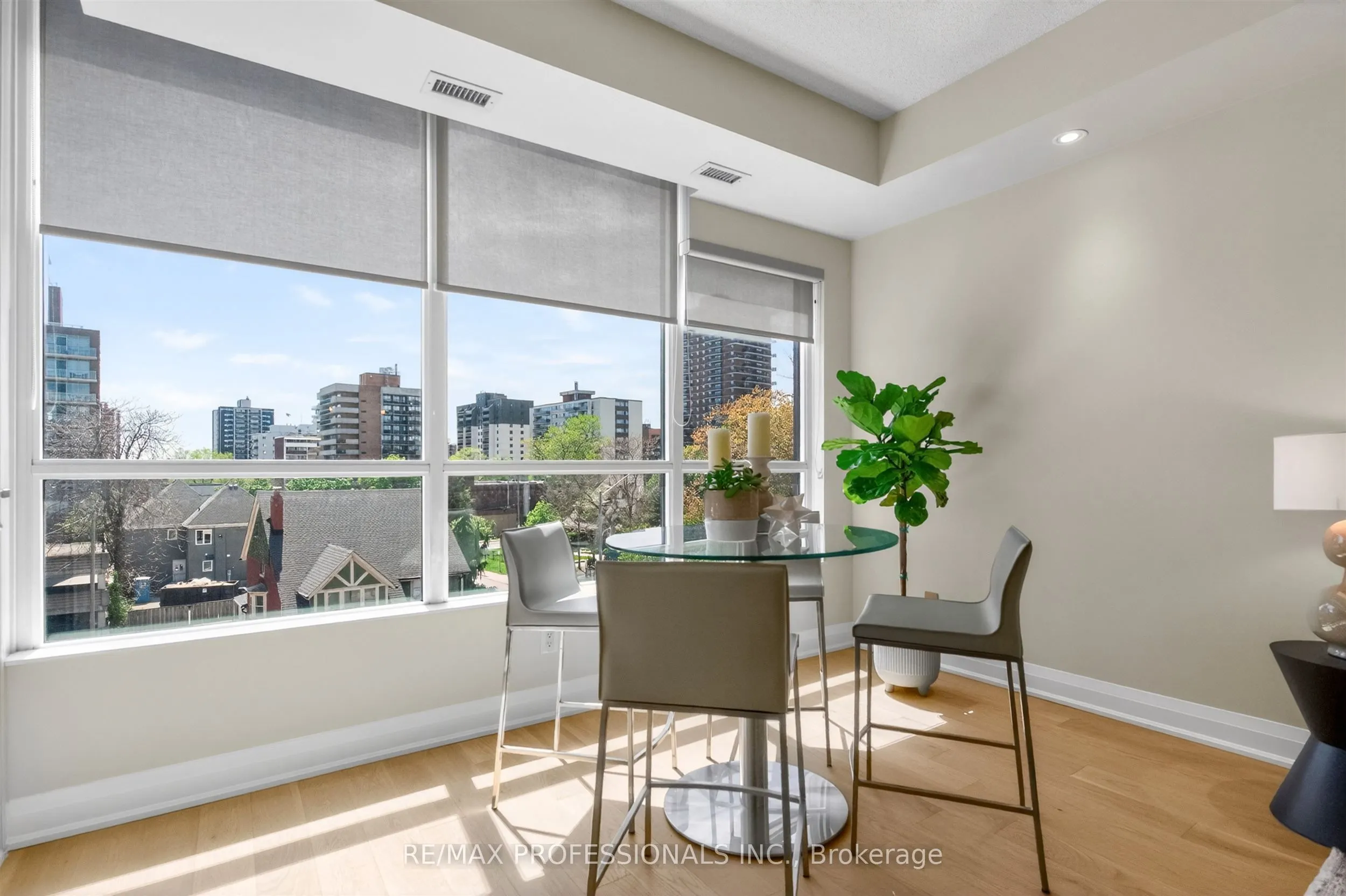 1 Hurontario Street #413