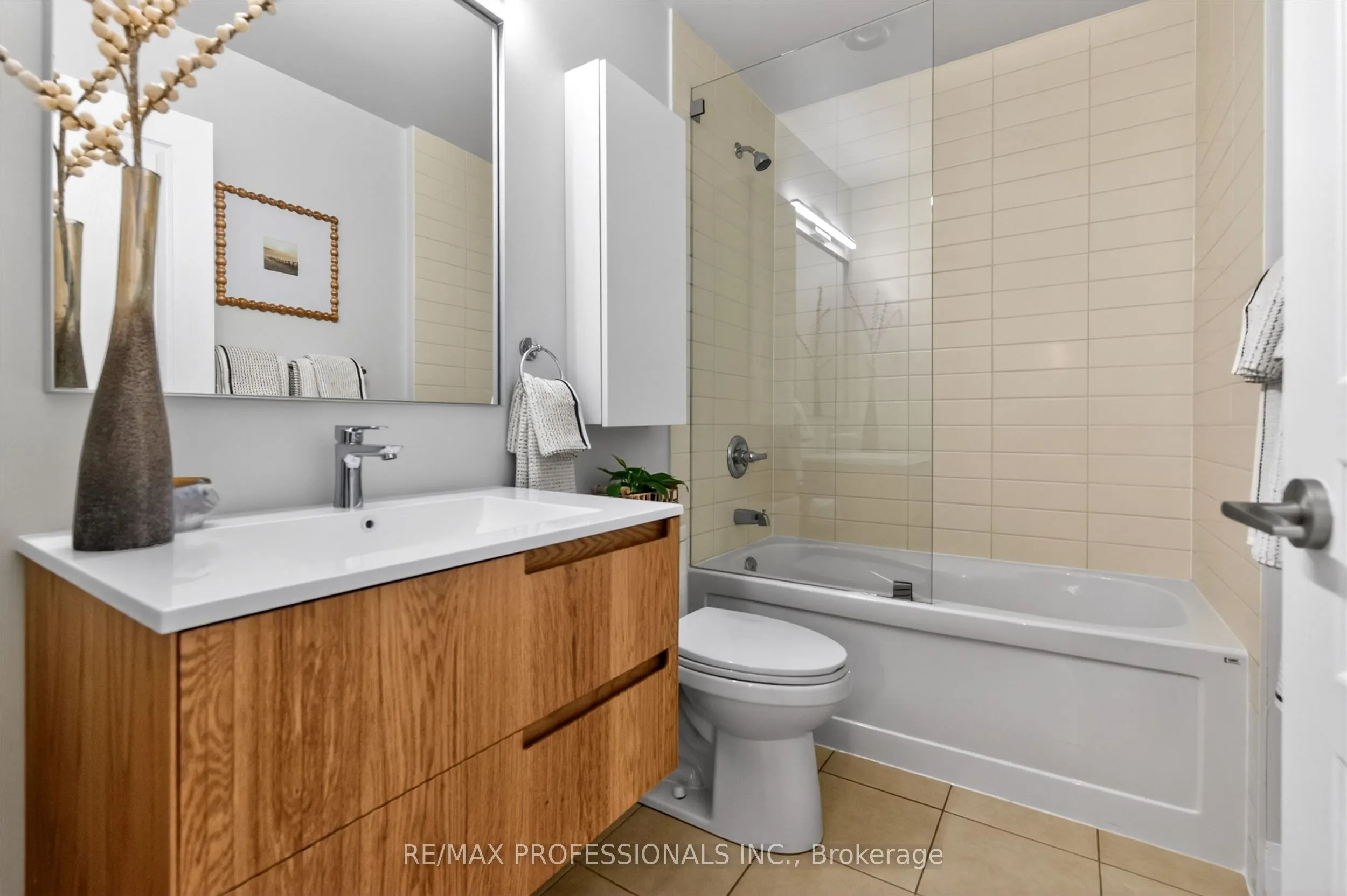 1 Hurontario Street #413