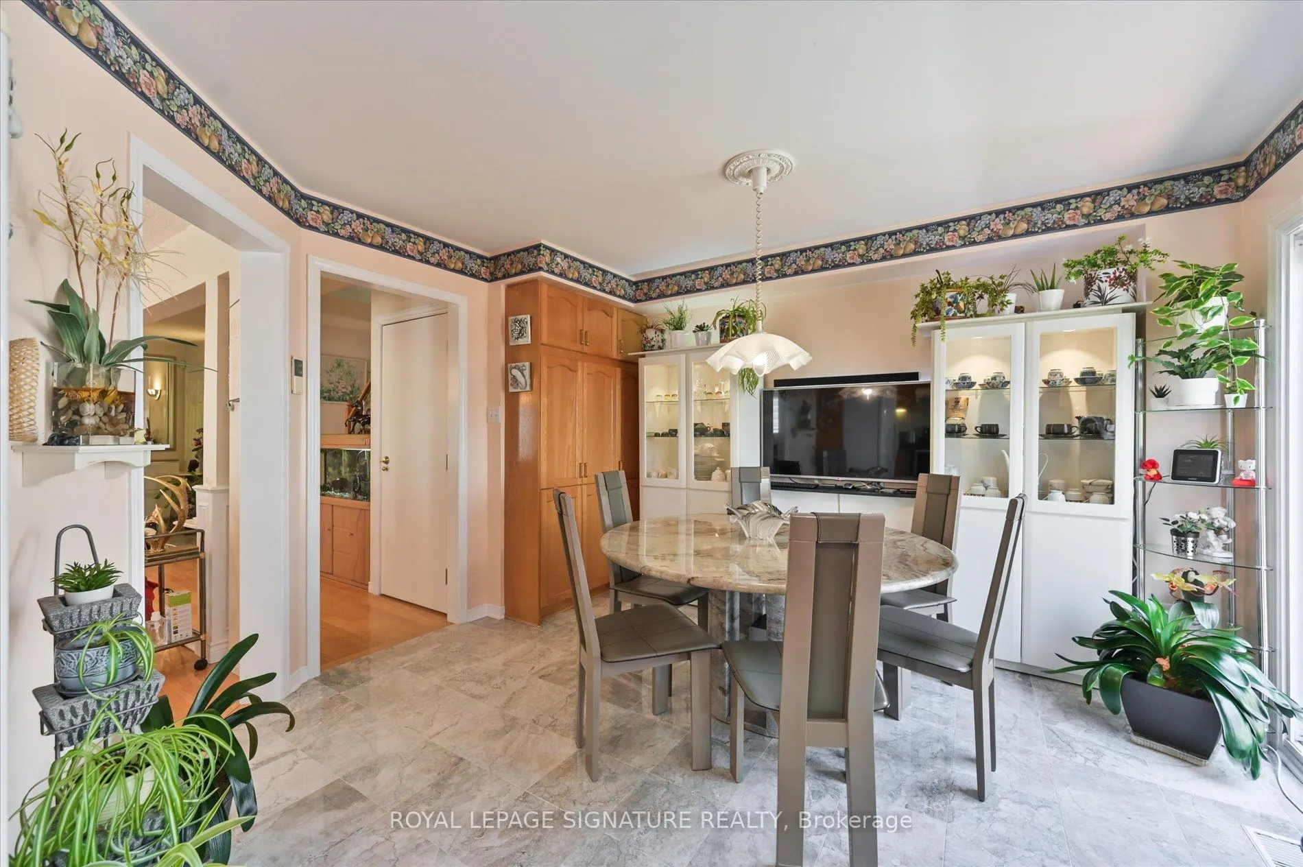 5481 Palmerston Crescent