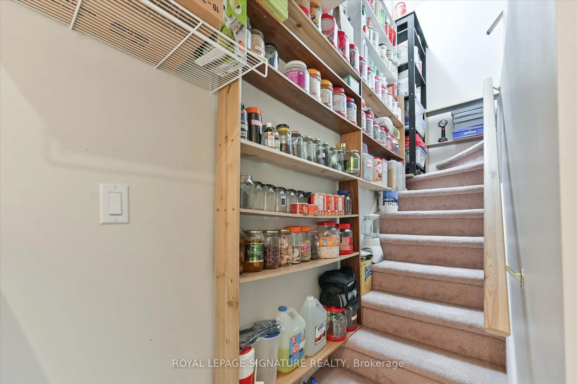 5481 Palmerston Crescent