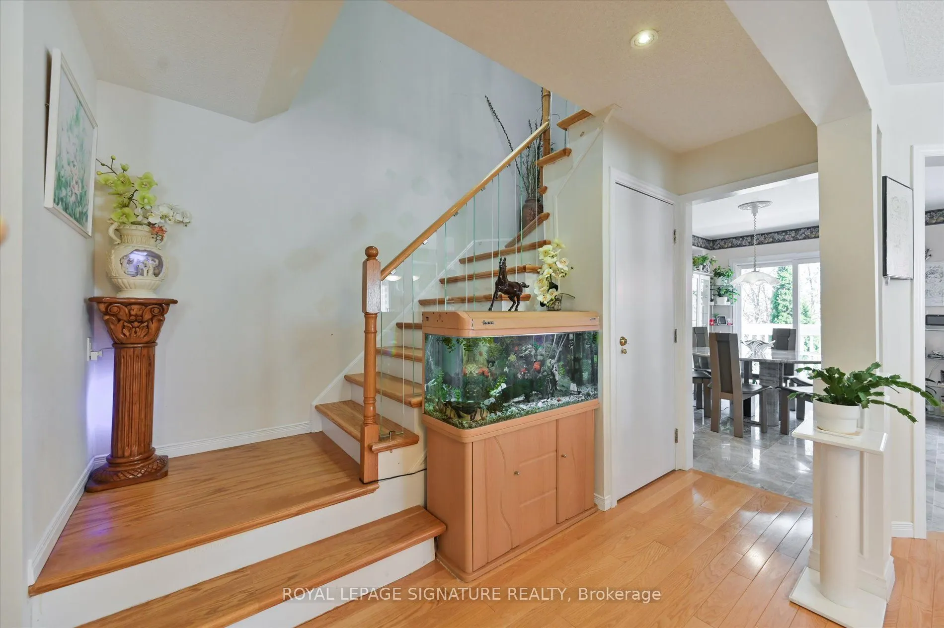 5481 Palmerston Crescent