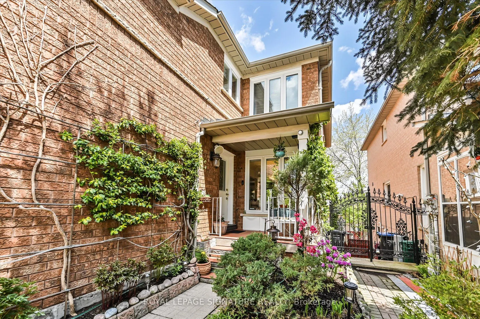 5481 Palmerston Crescent