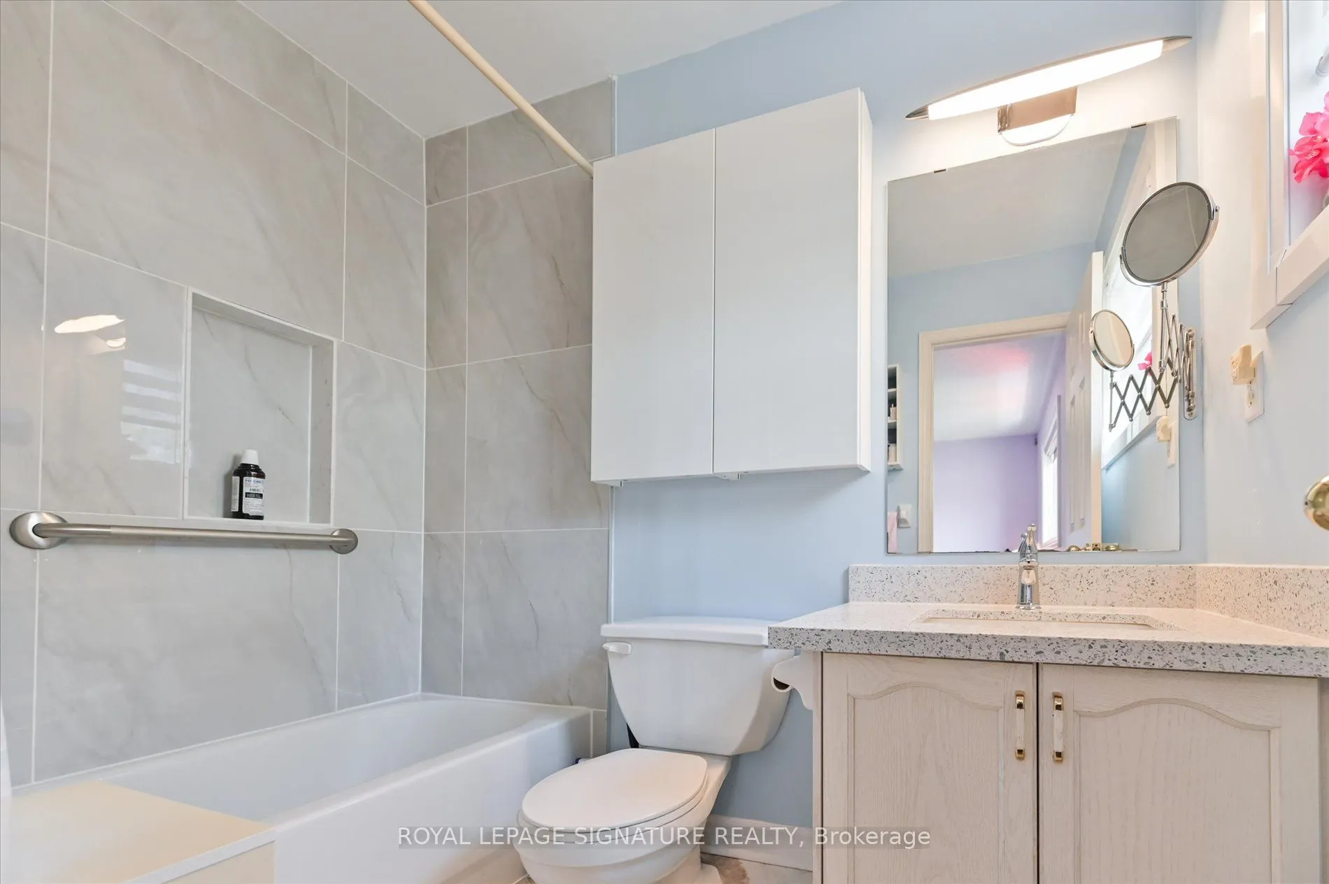 5481 Palmerston Crescent