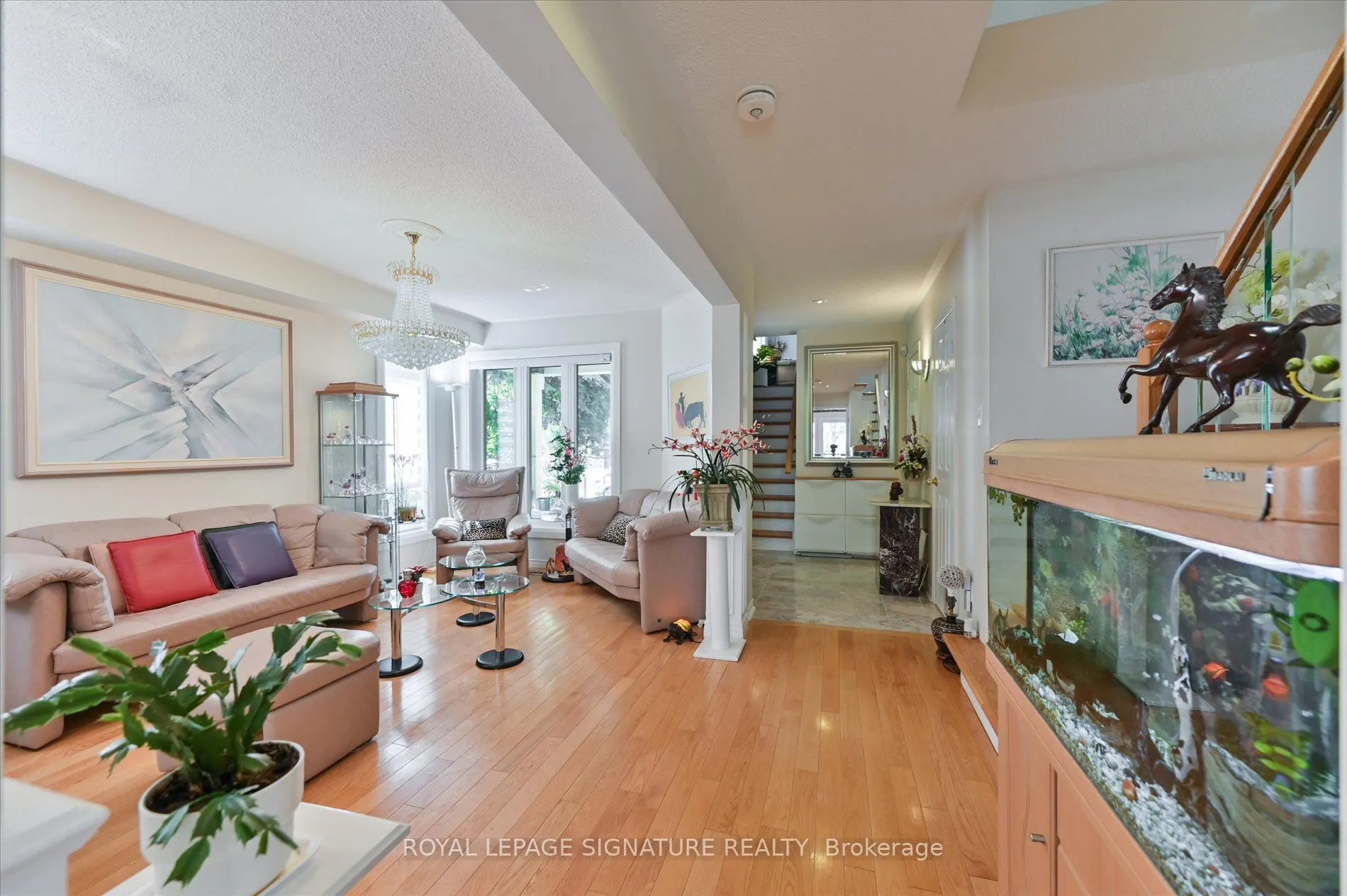 5481 Palmerston Crescent