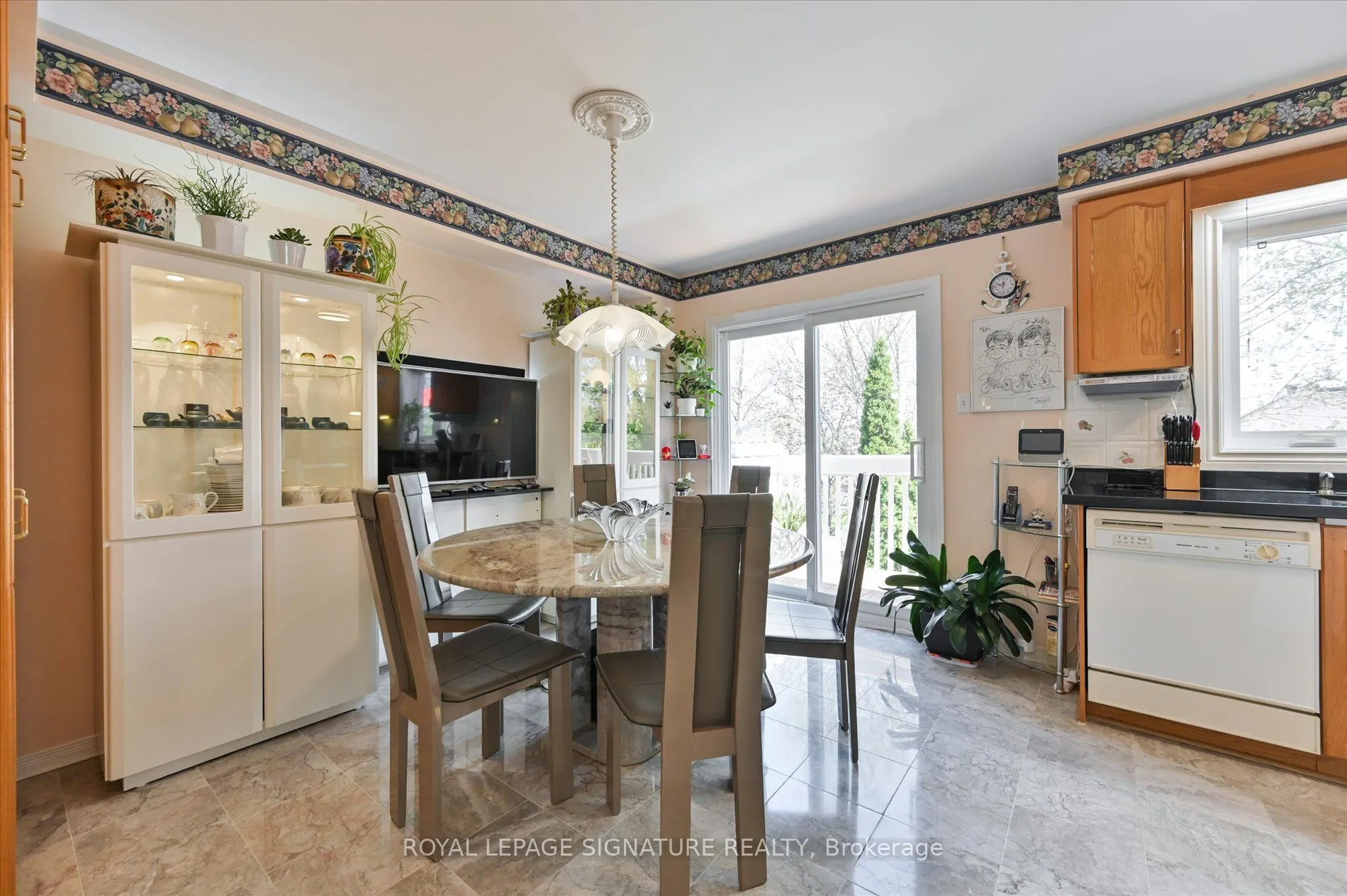 5481 Palmerston Crescent