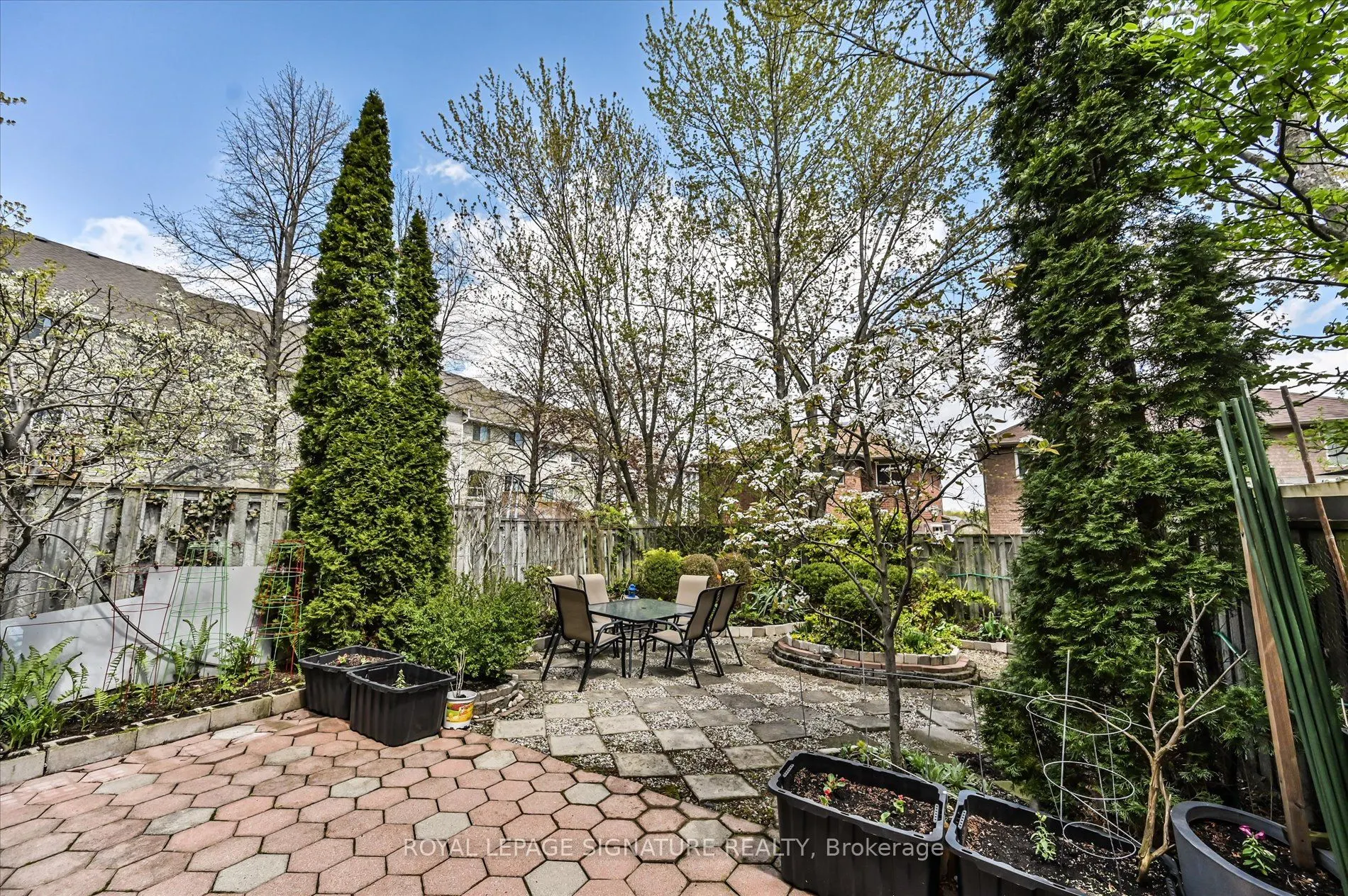 5481 Palmerston Crescent
