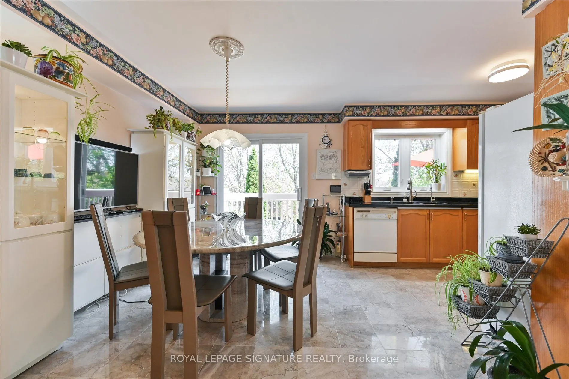 5481 Palmerston Crescent