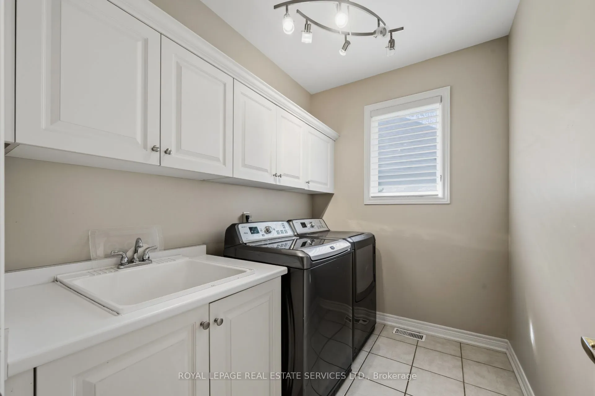 2130 Dickson Road #10