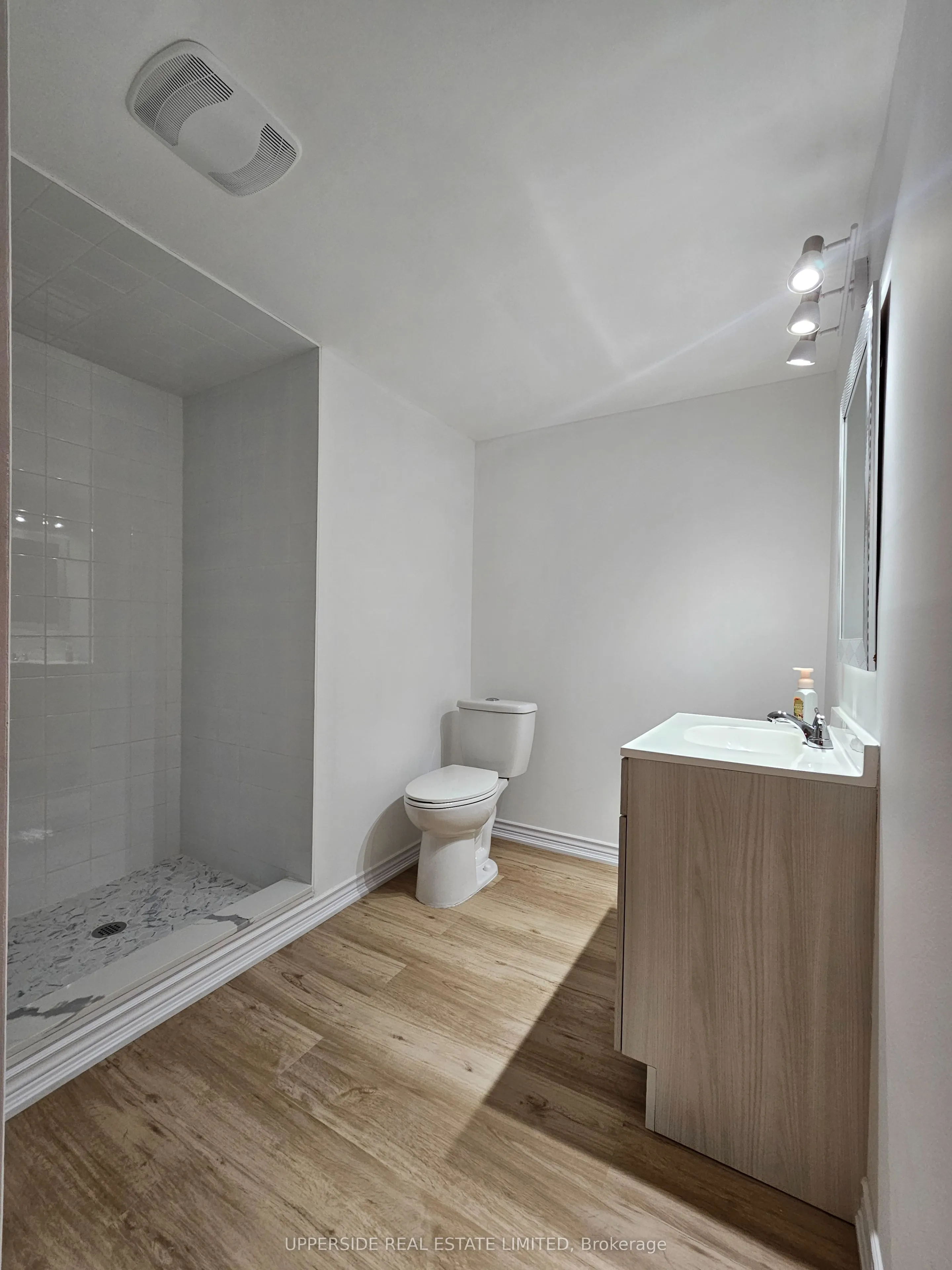 4 Kingsley Road S