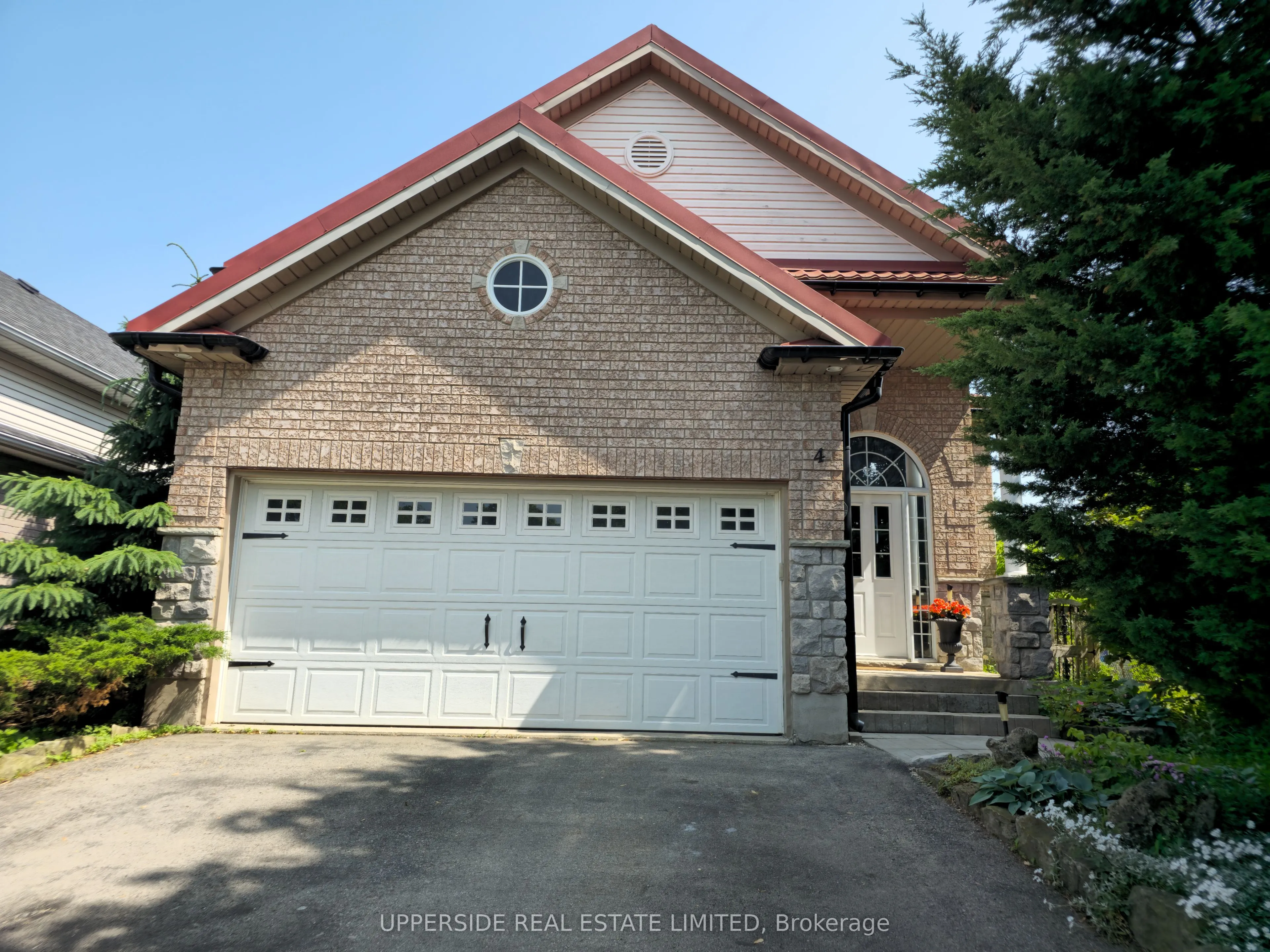 4 Kingsley Road S