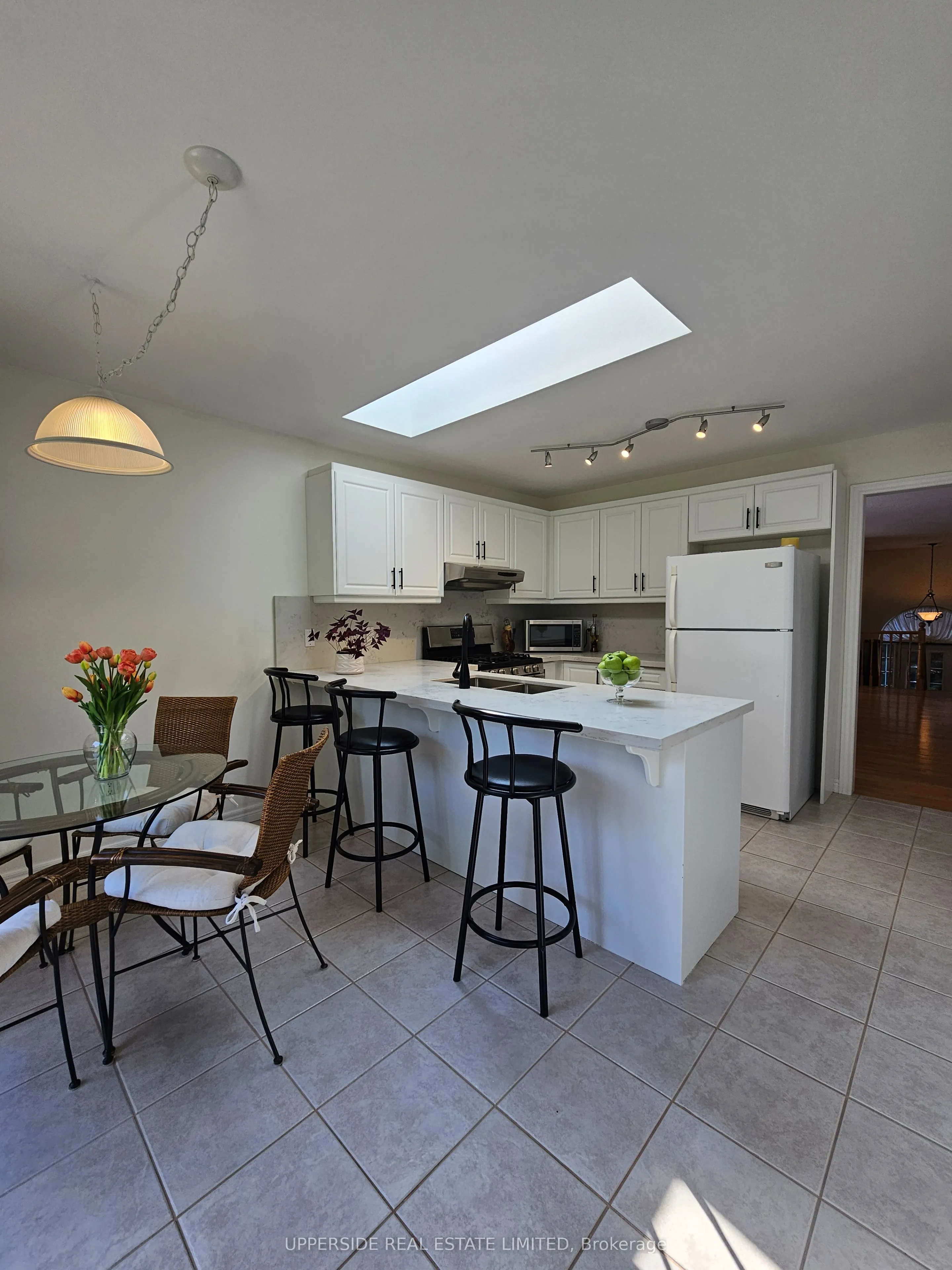 4 Kingsley Road S