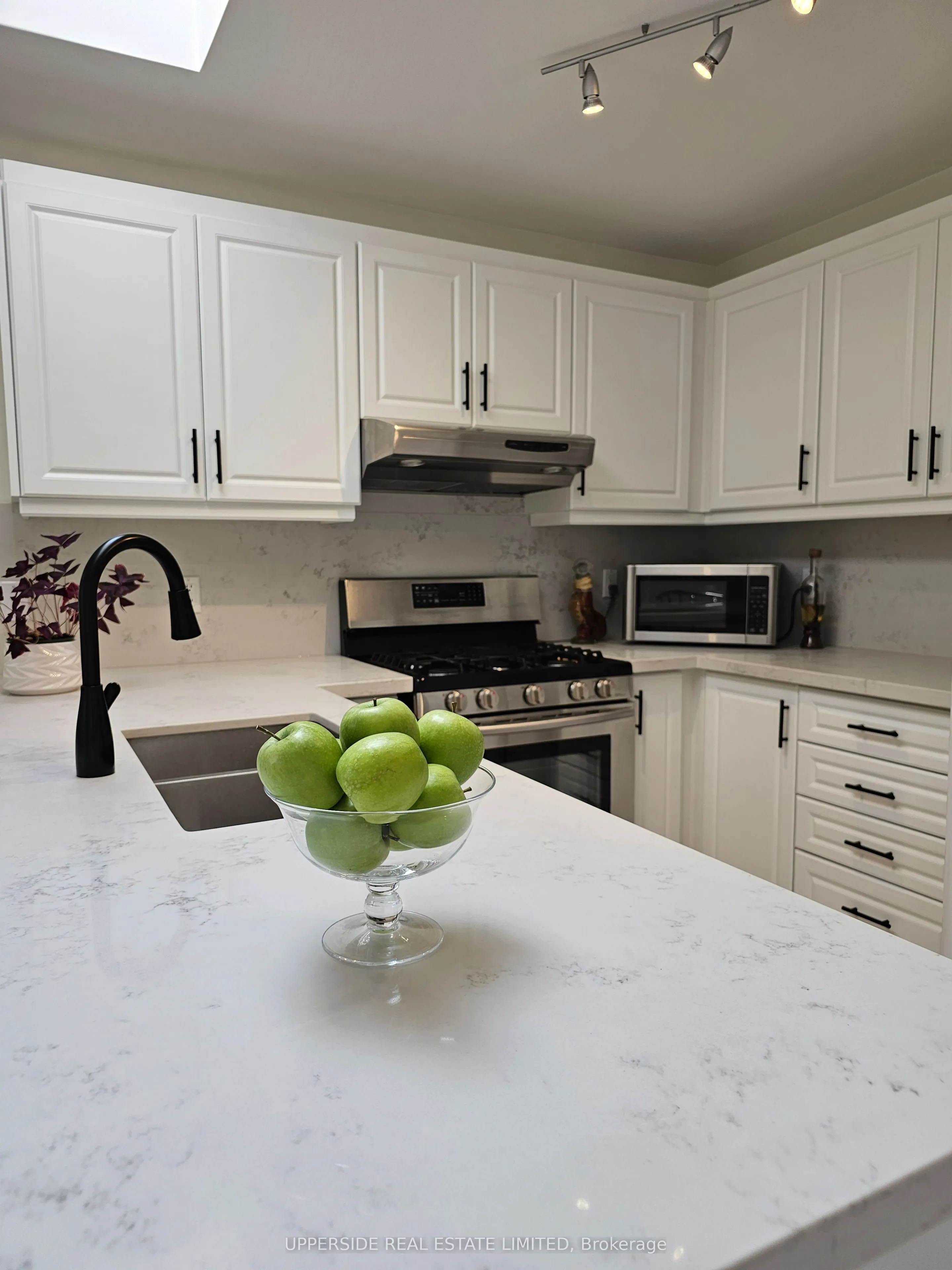4 Kingsley Road S