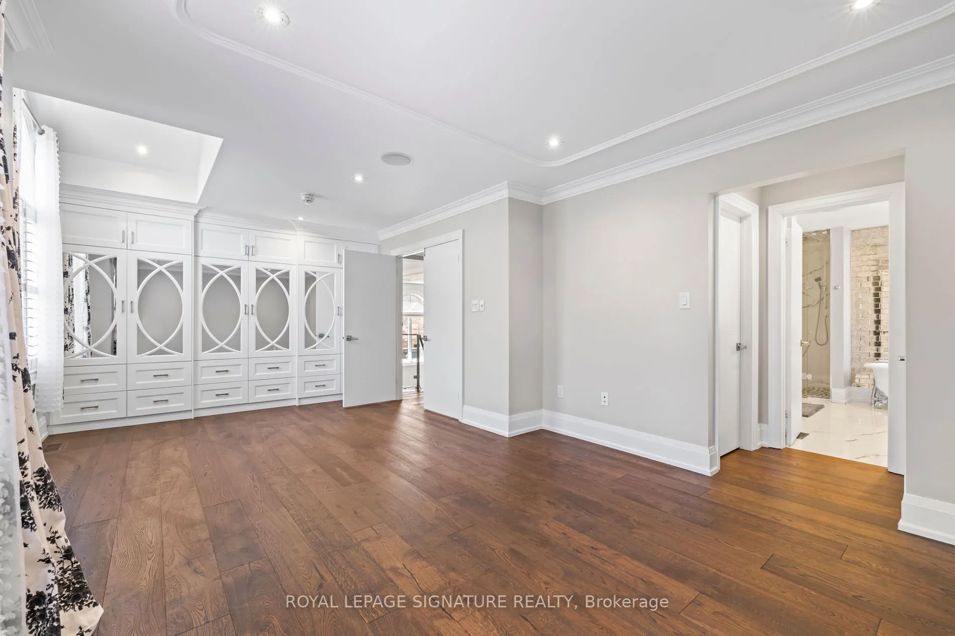 2480 Upper Valley Crescent