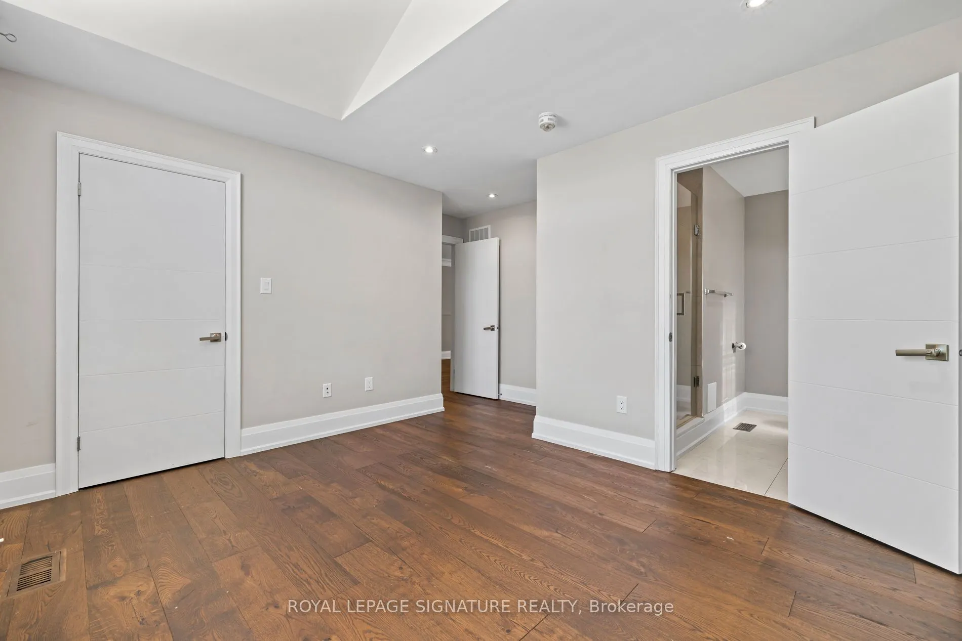 2480 Upper Valley Crescent