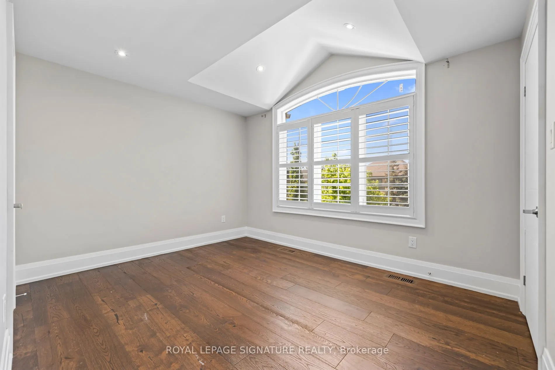 2480 Upper Valley Crescent