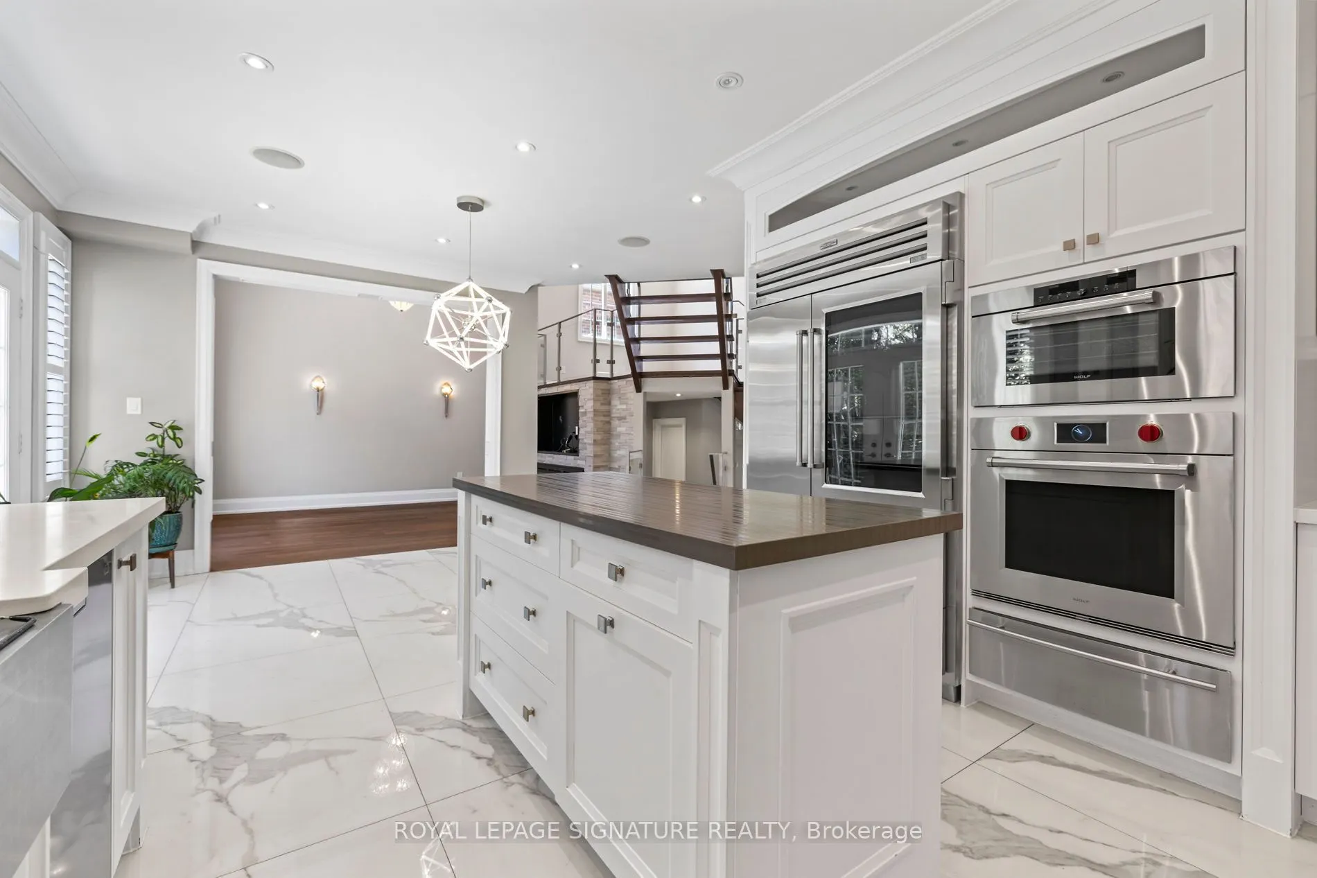 2480 Upper Valley Crescent
