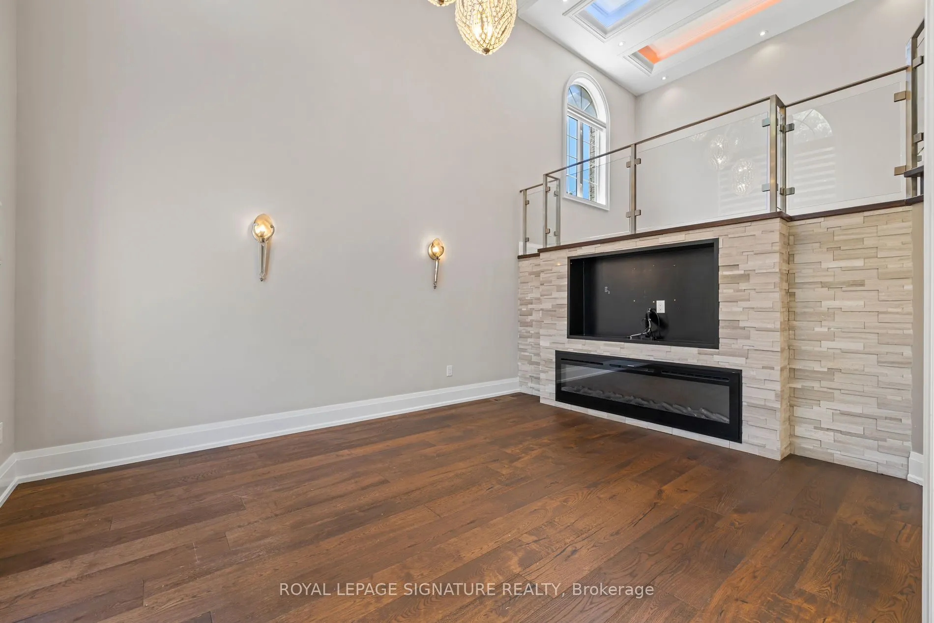 2480 Upper Valley Crescent
