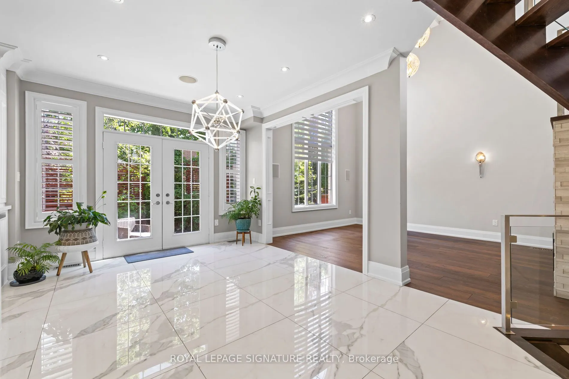 2480 Upper Valley Crescent