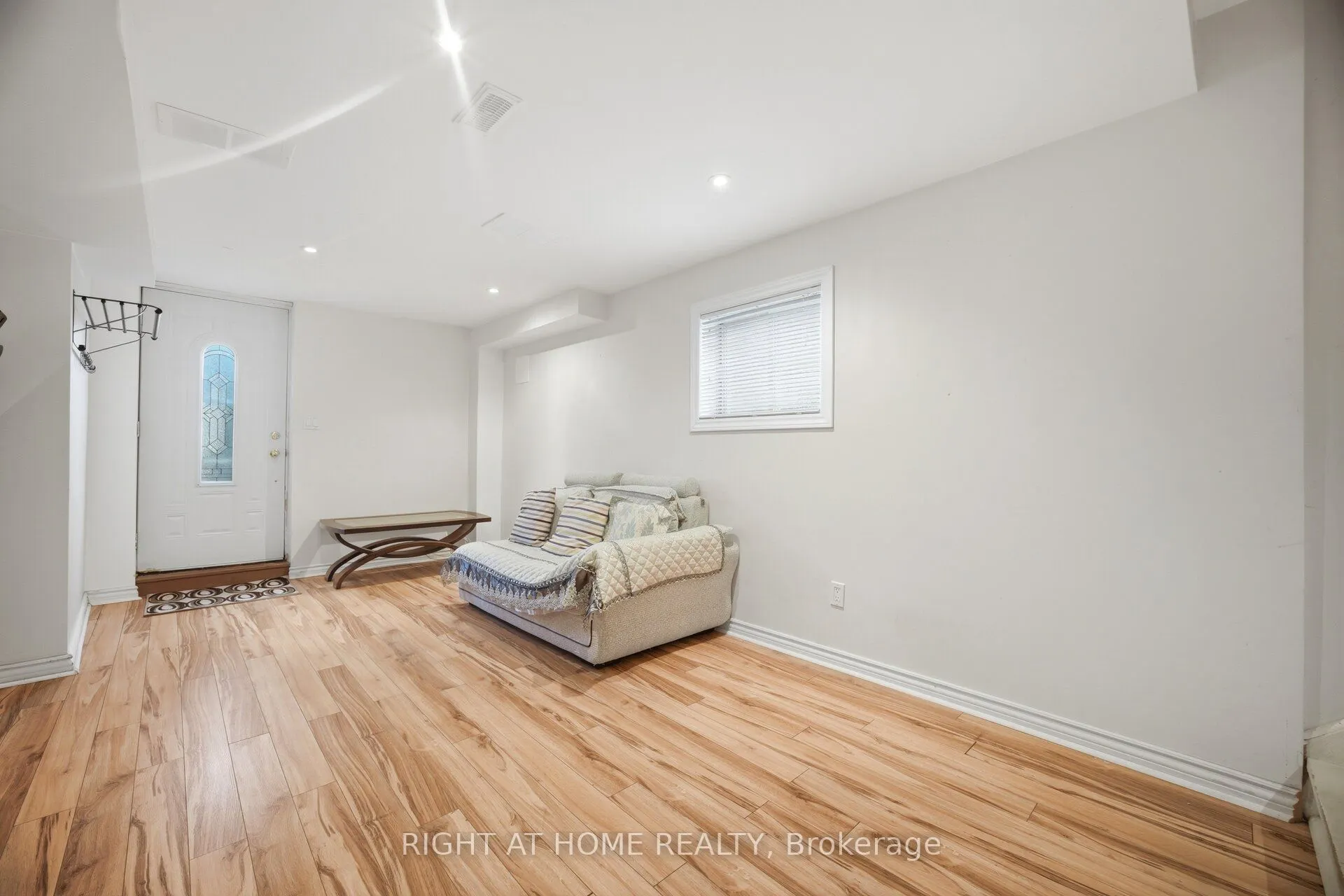 8 Richelieu Court