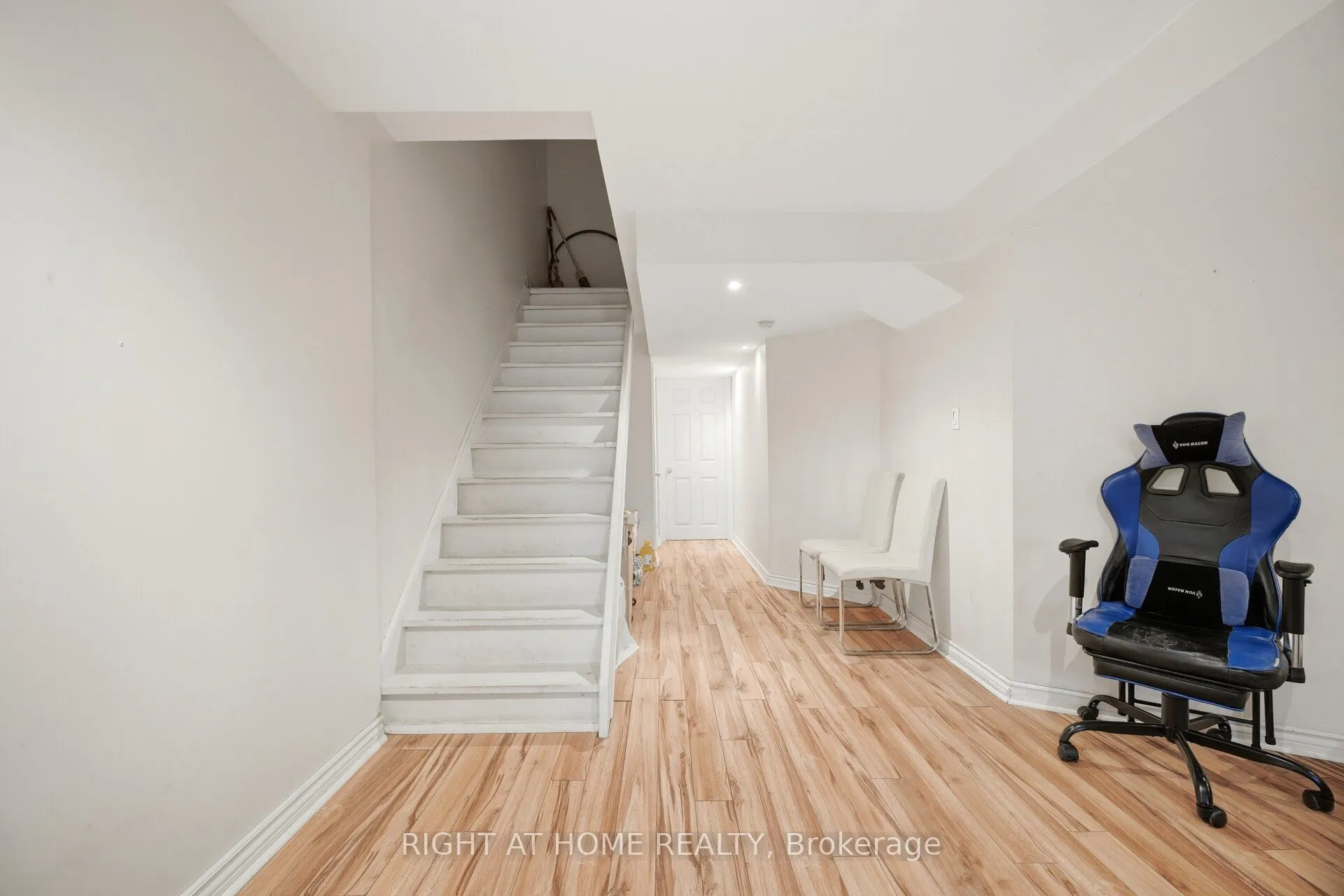 8 Richelieu Court
