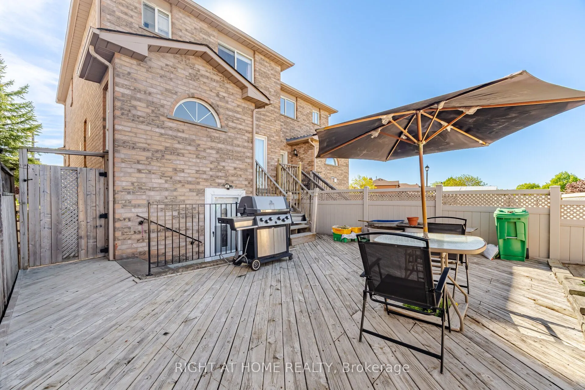 8 Richelieu Court