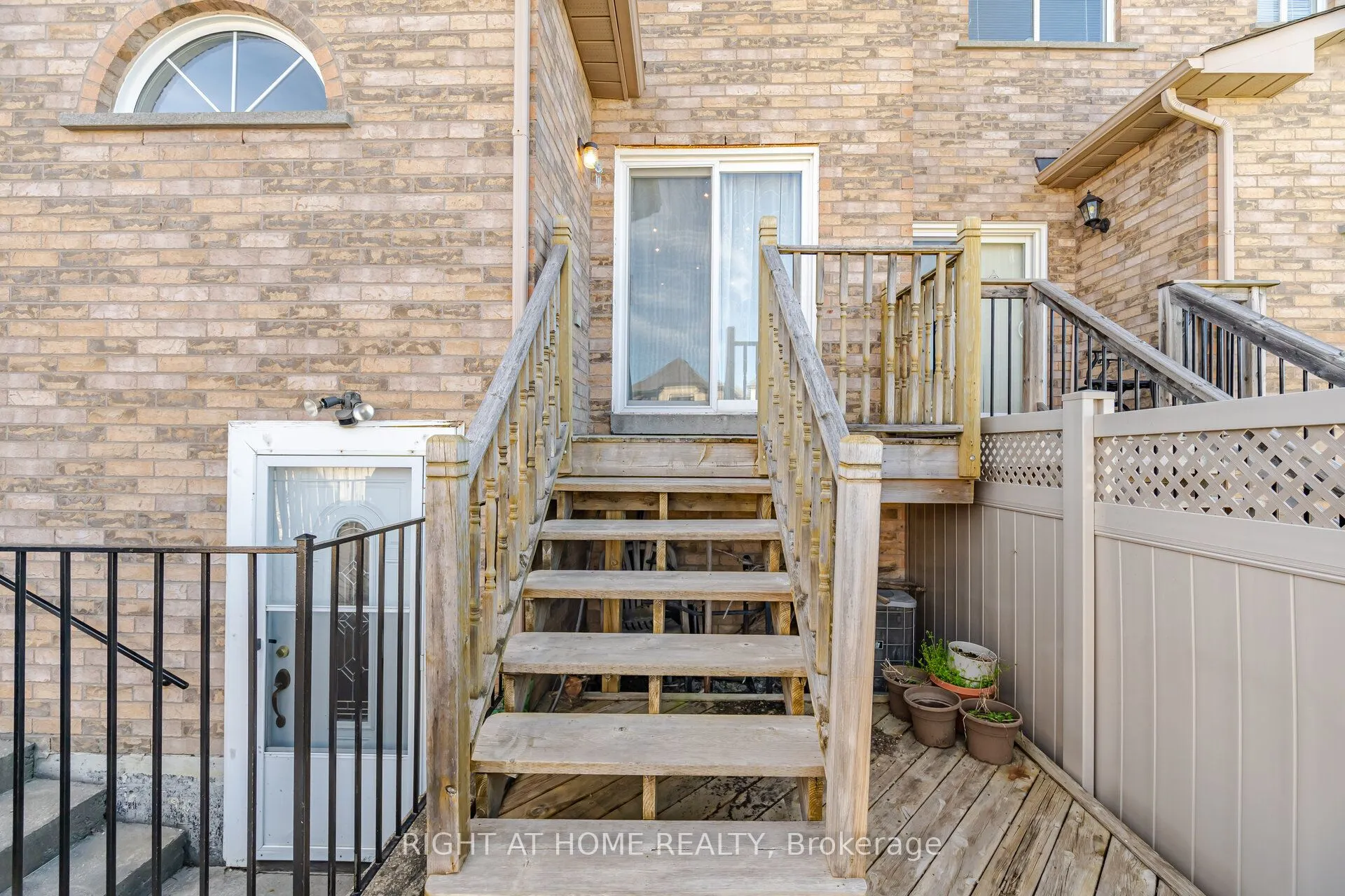 8 Richelieu Court