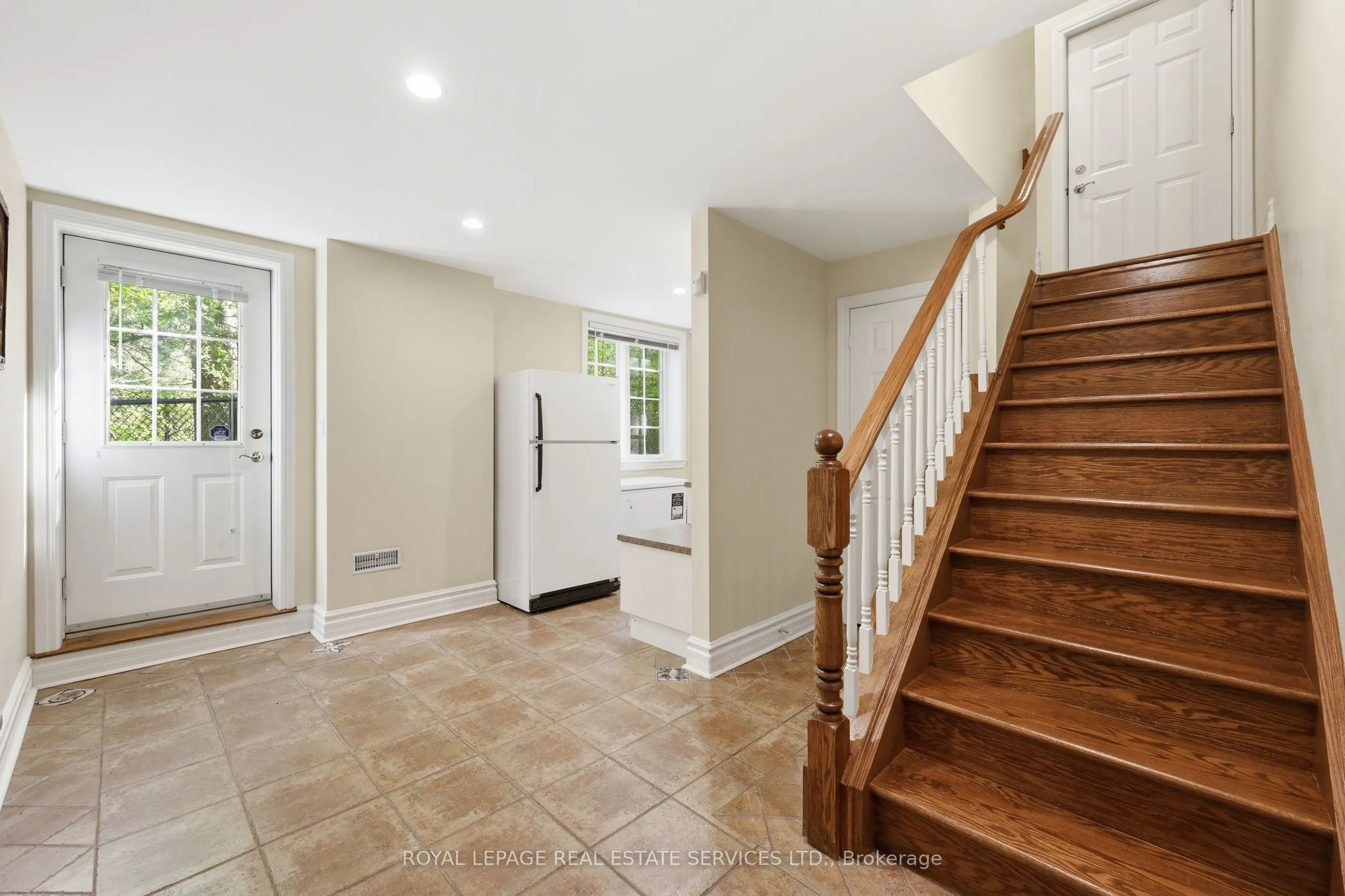 1227 Riverbank Way