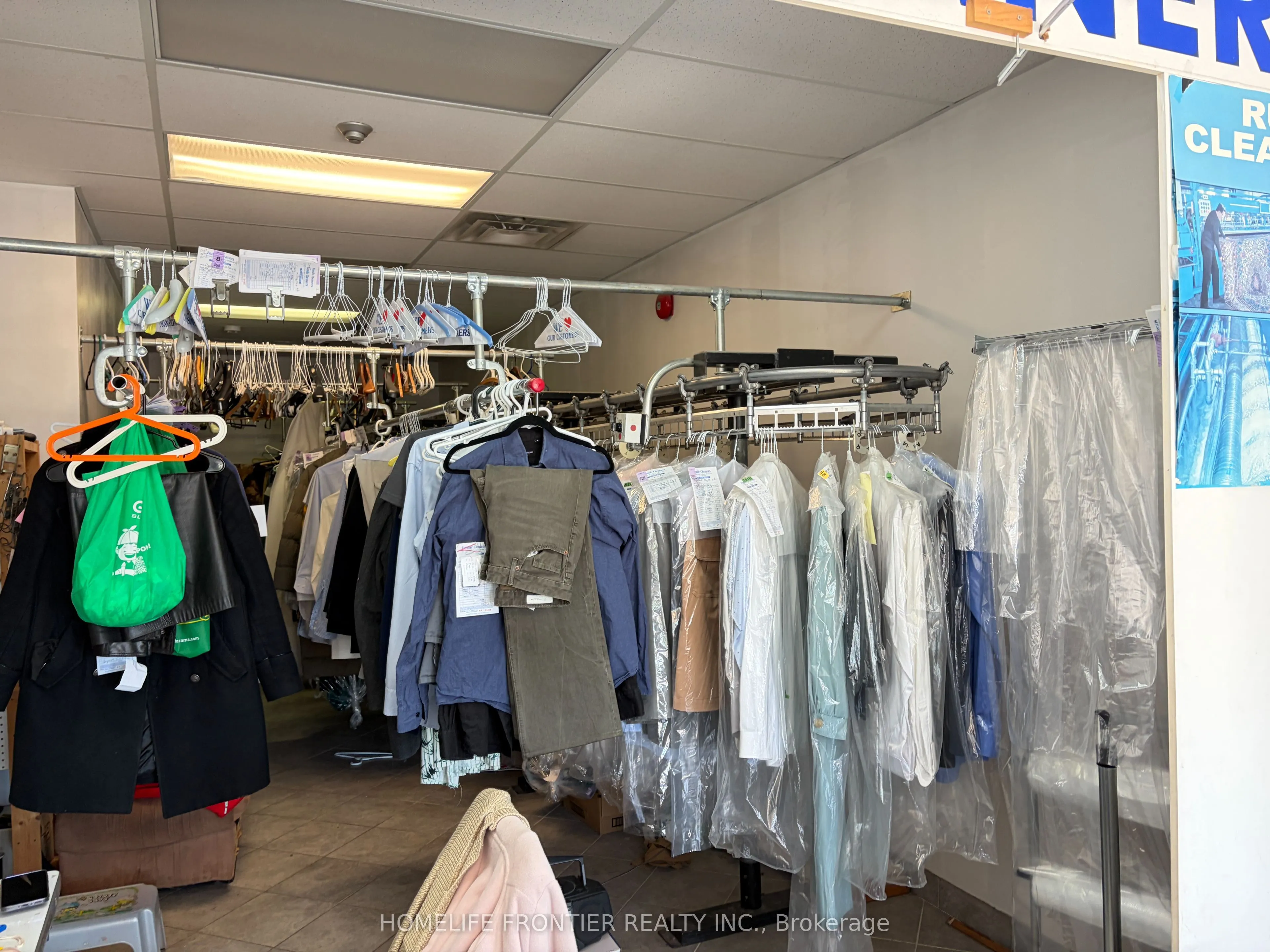 2415 Dundas Street W