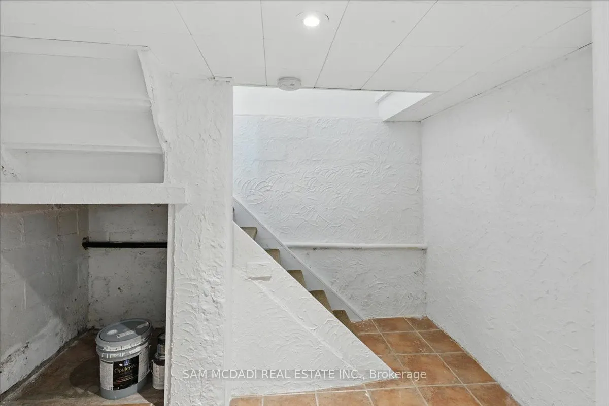 62 Maple Avenue S