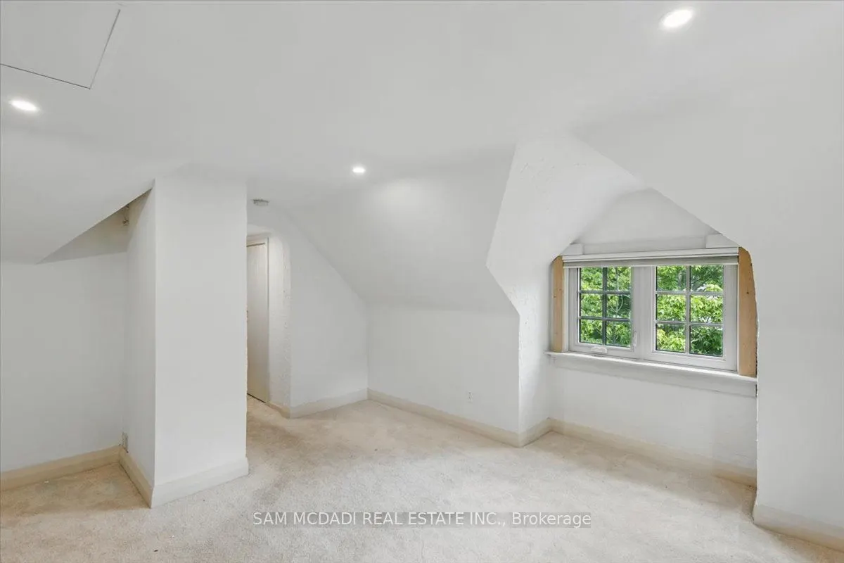 62 Maple Avenue S