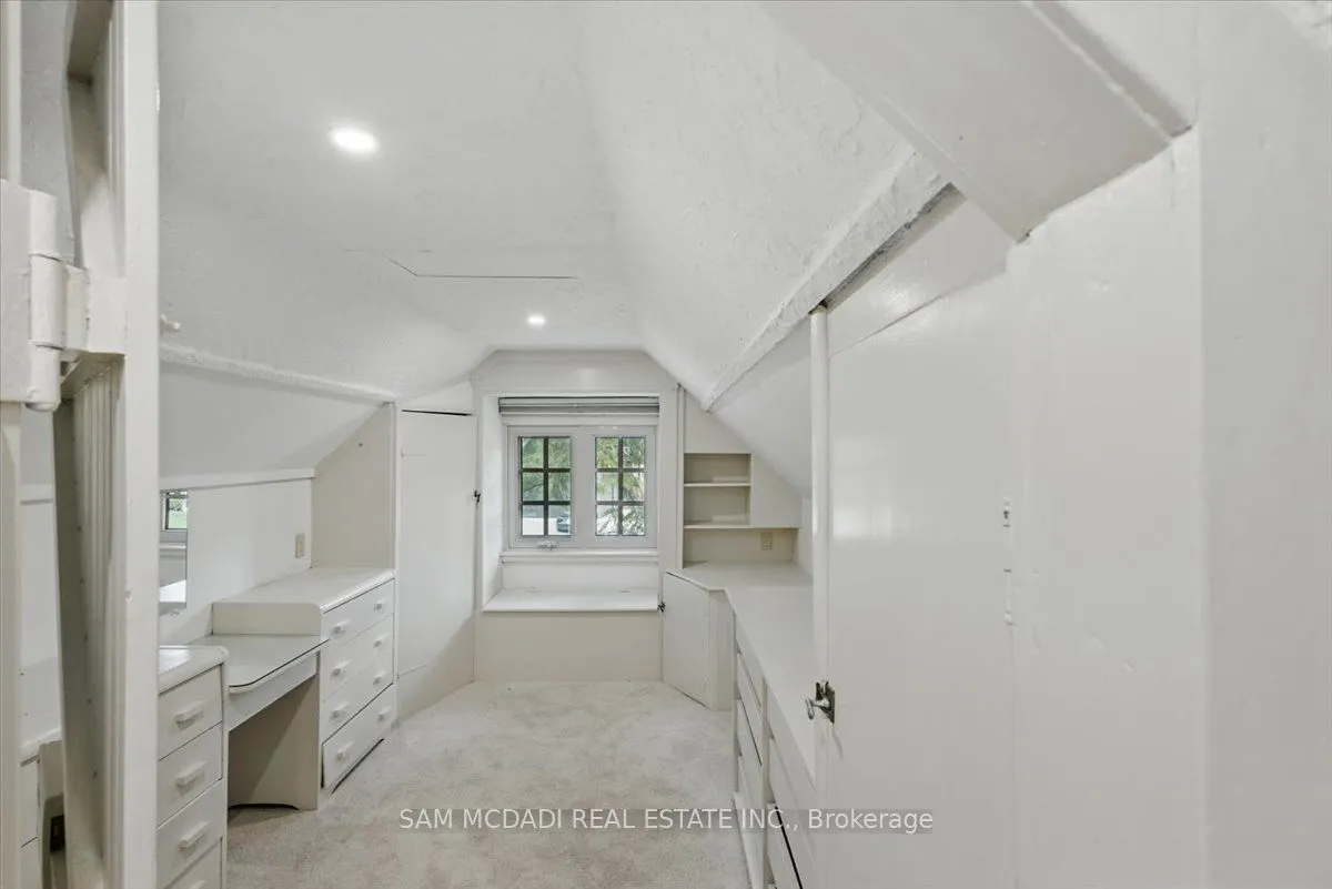 62 Maple Avenue S