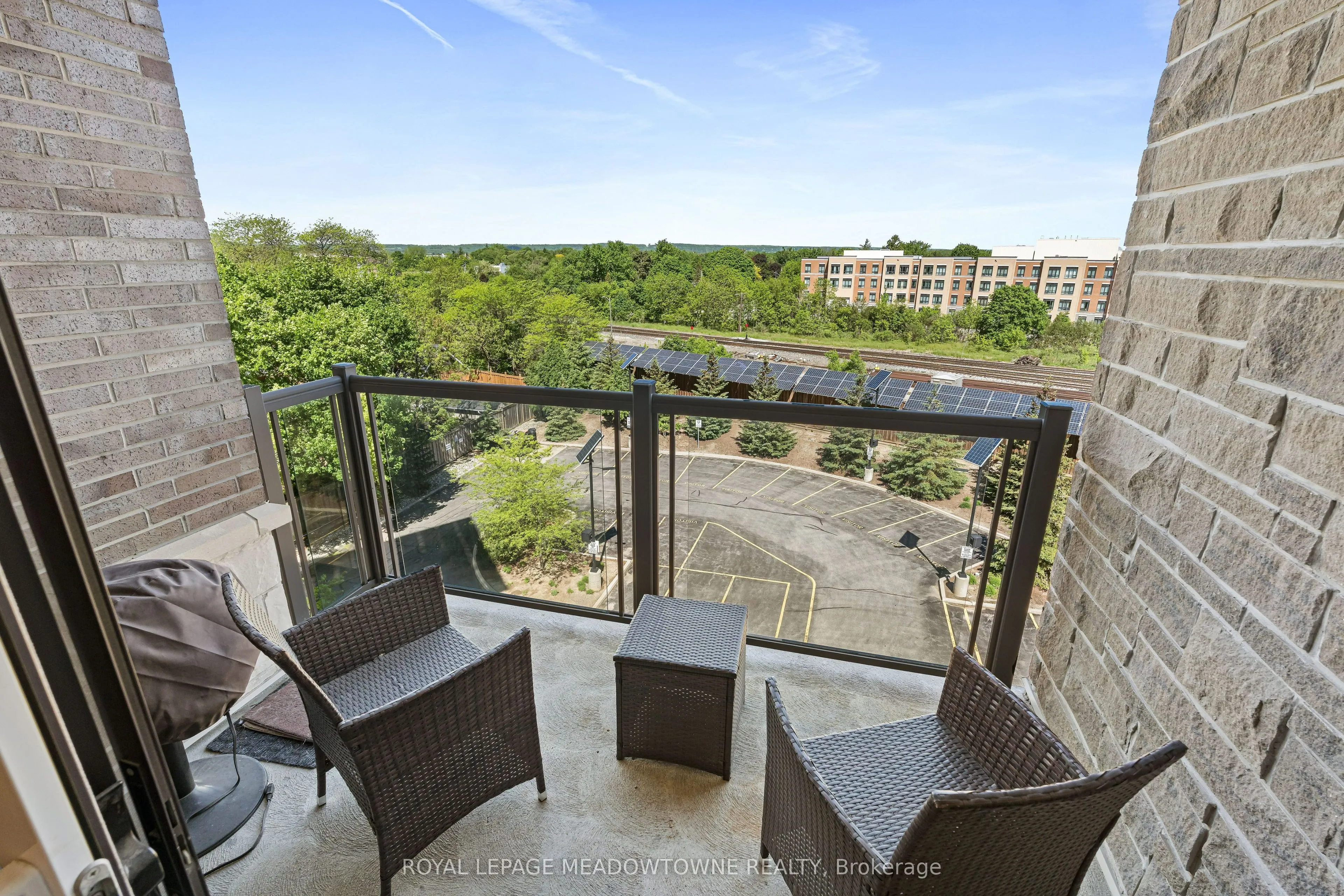 383 Main Street E #520