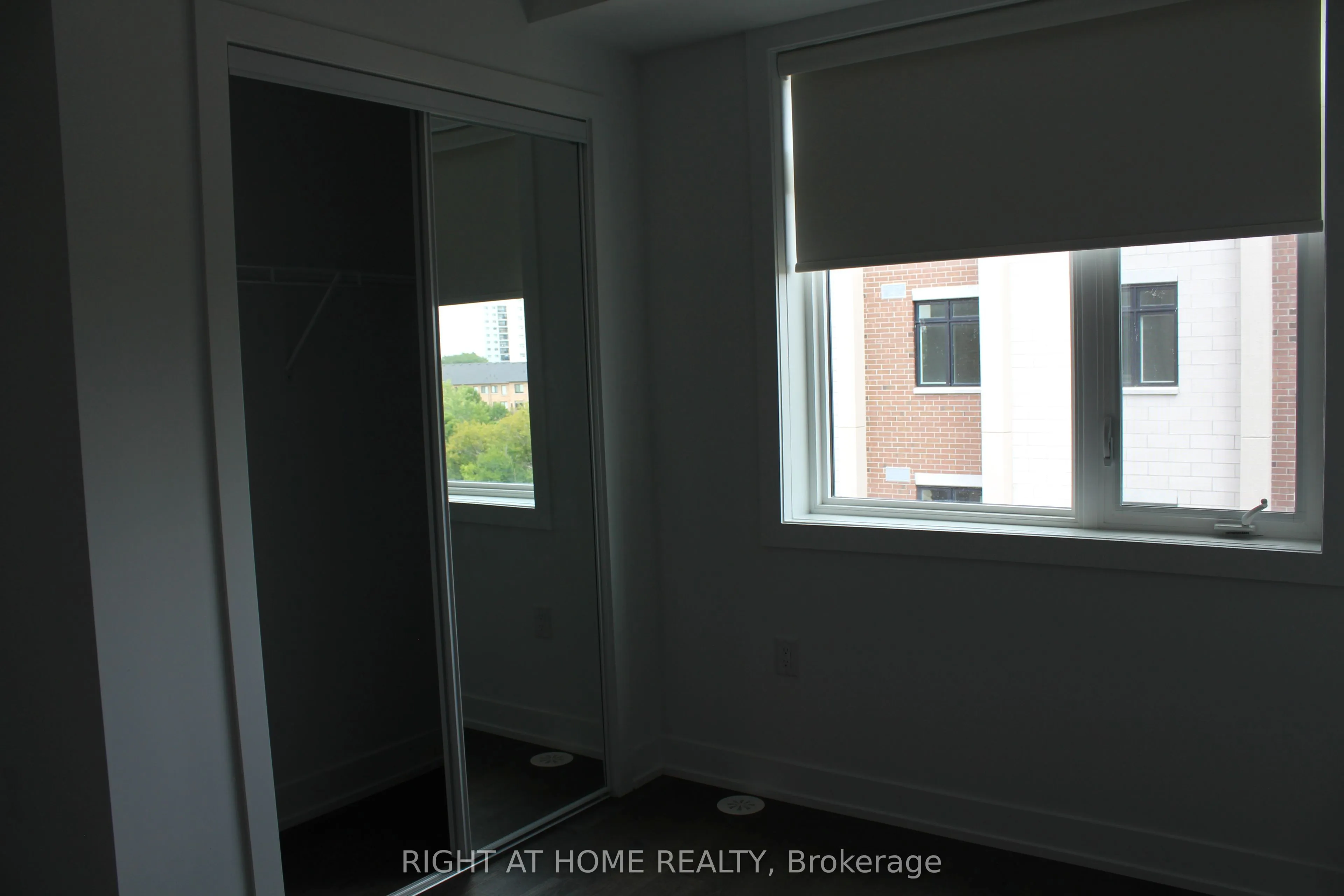 1075 Douglas Mccurdy Common #249