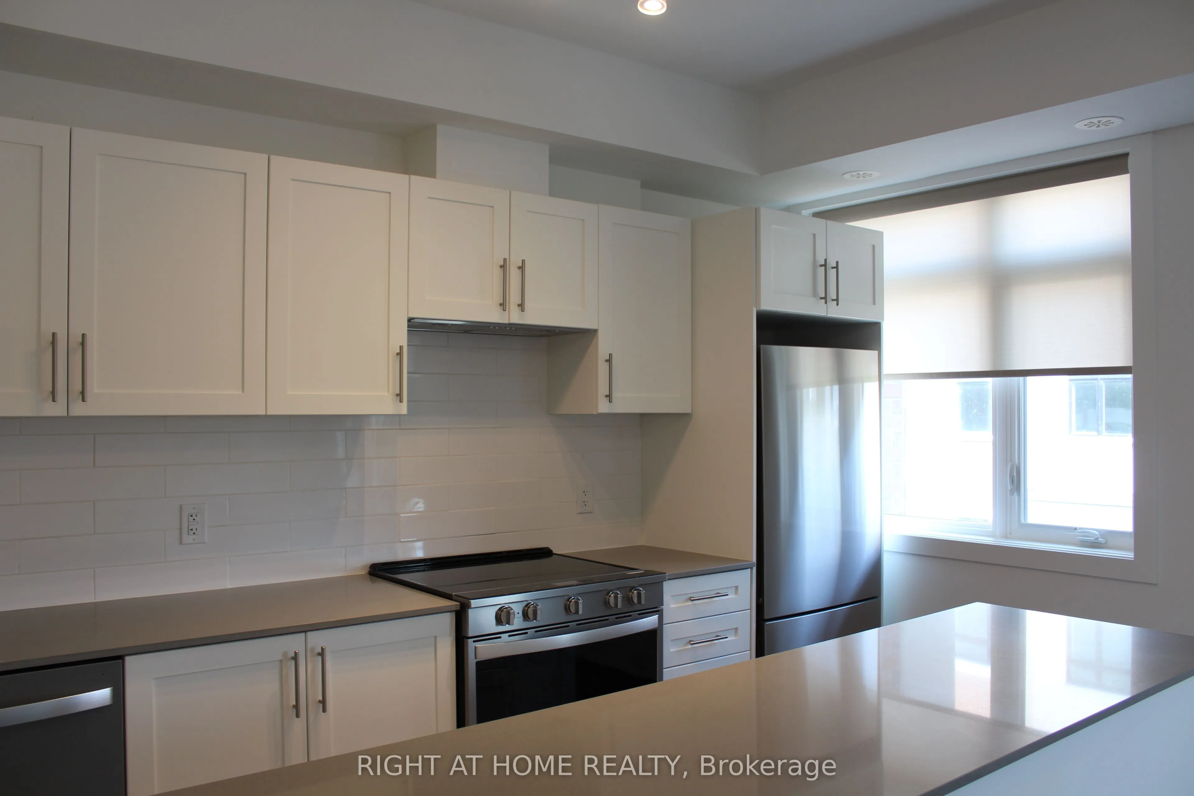 1075 Douglas Mccurdy Common #249