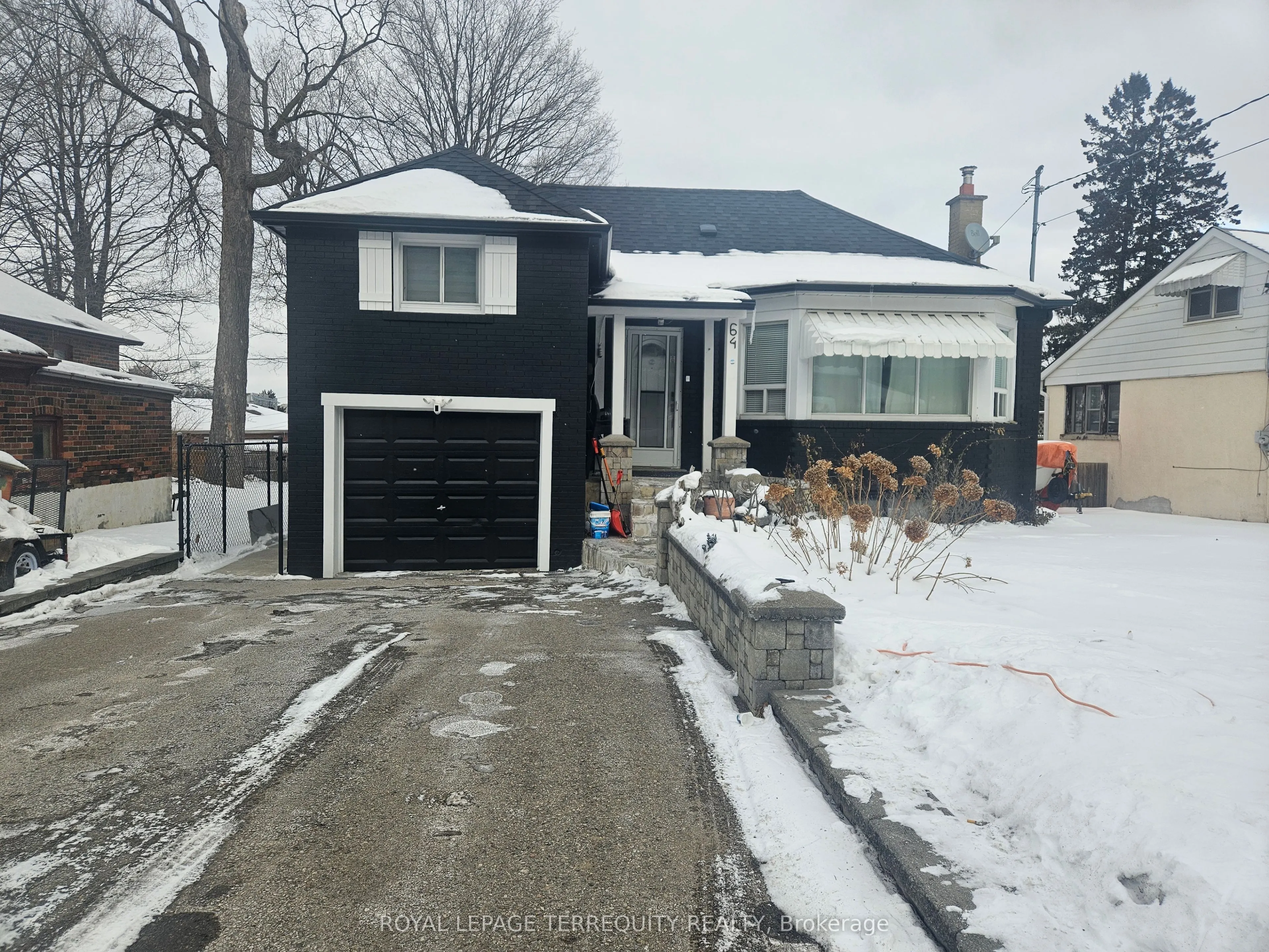 64 Pelmo Crescent