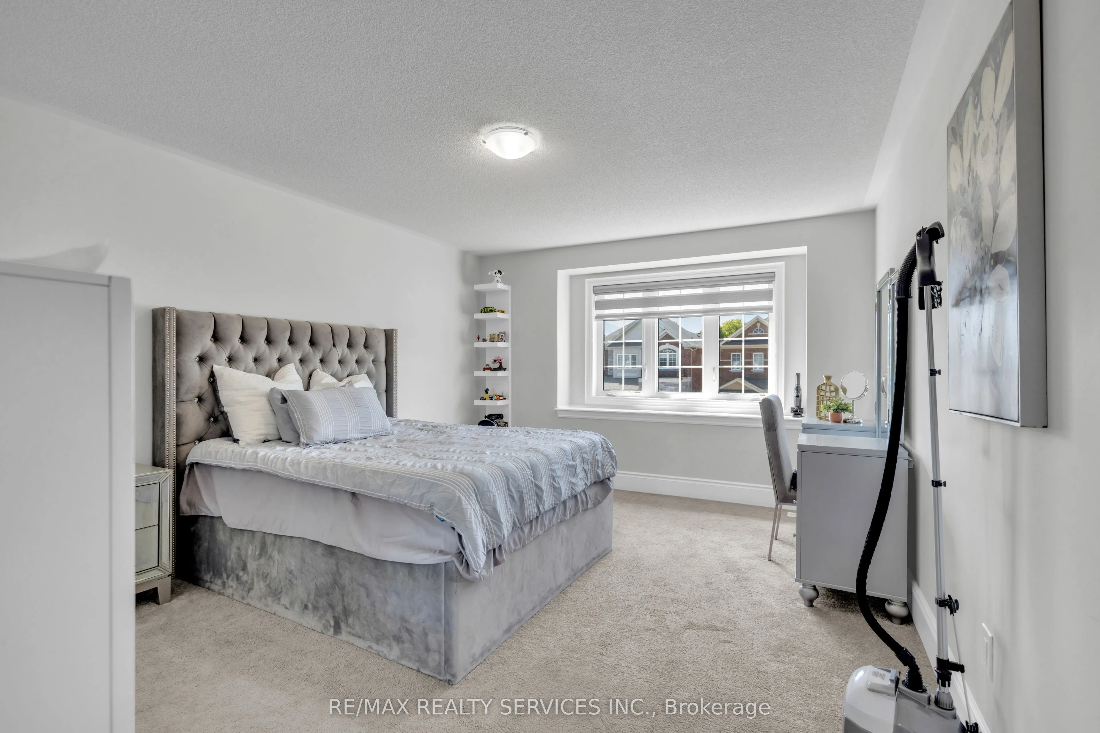 40 Rosewell Crescent