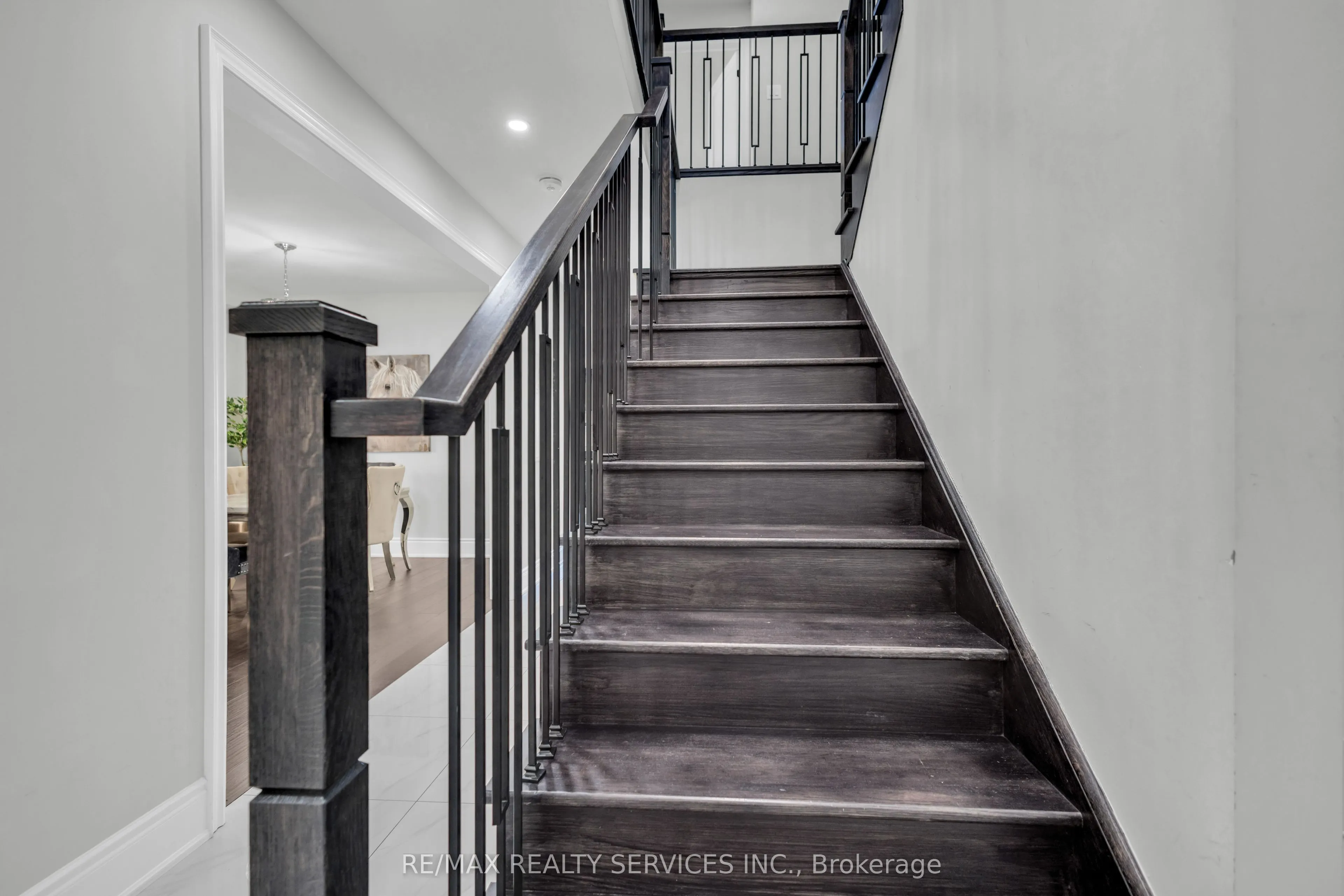 40 Rosewell Crescent