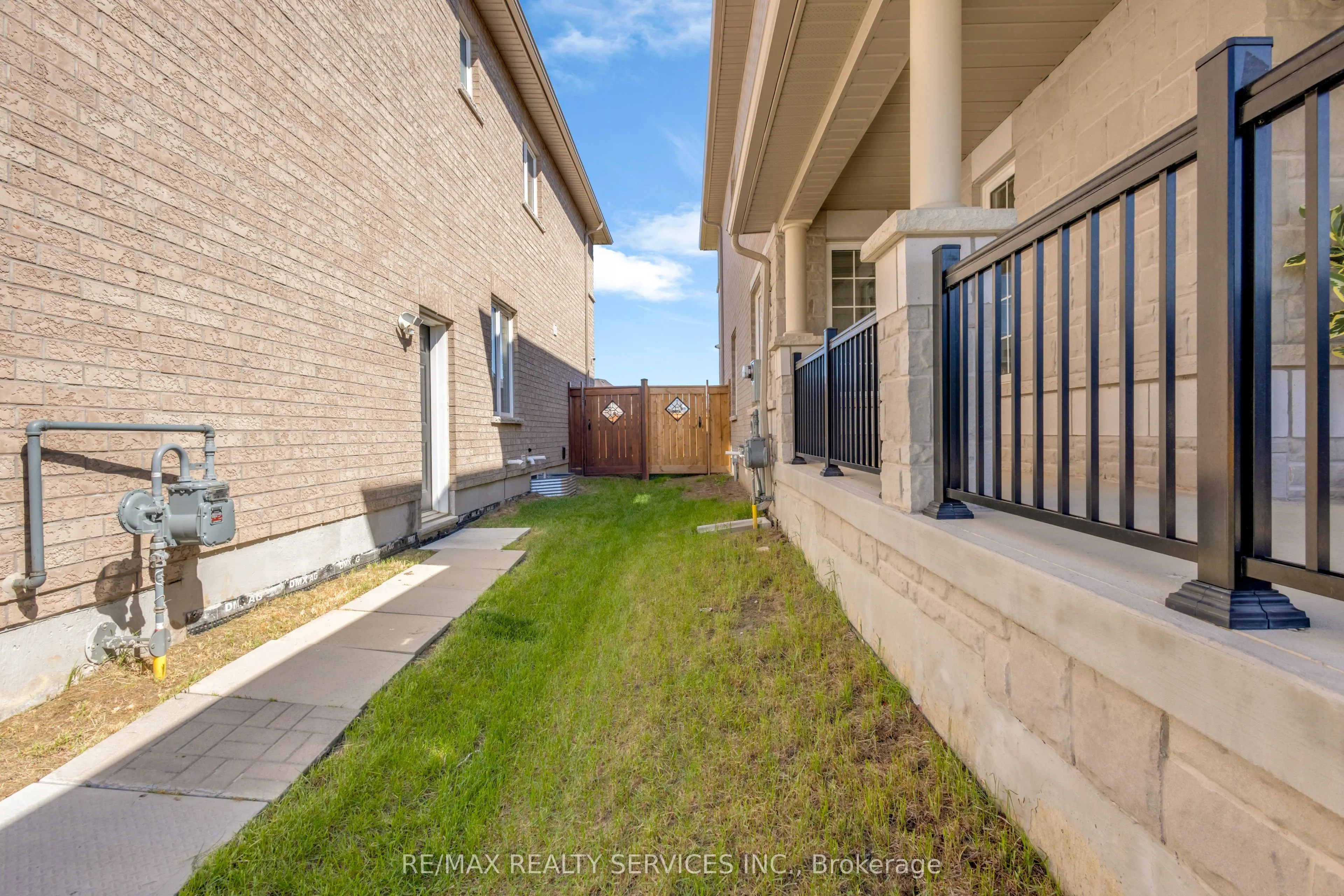 40 Rosewell Crescent