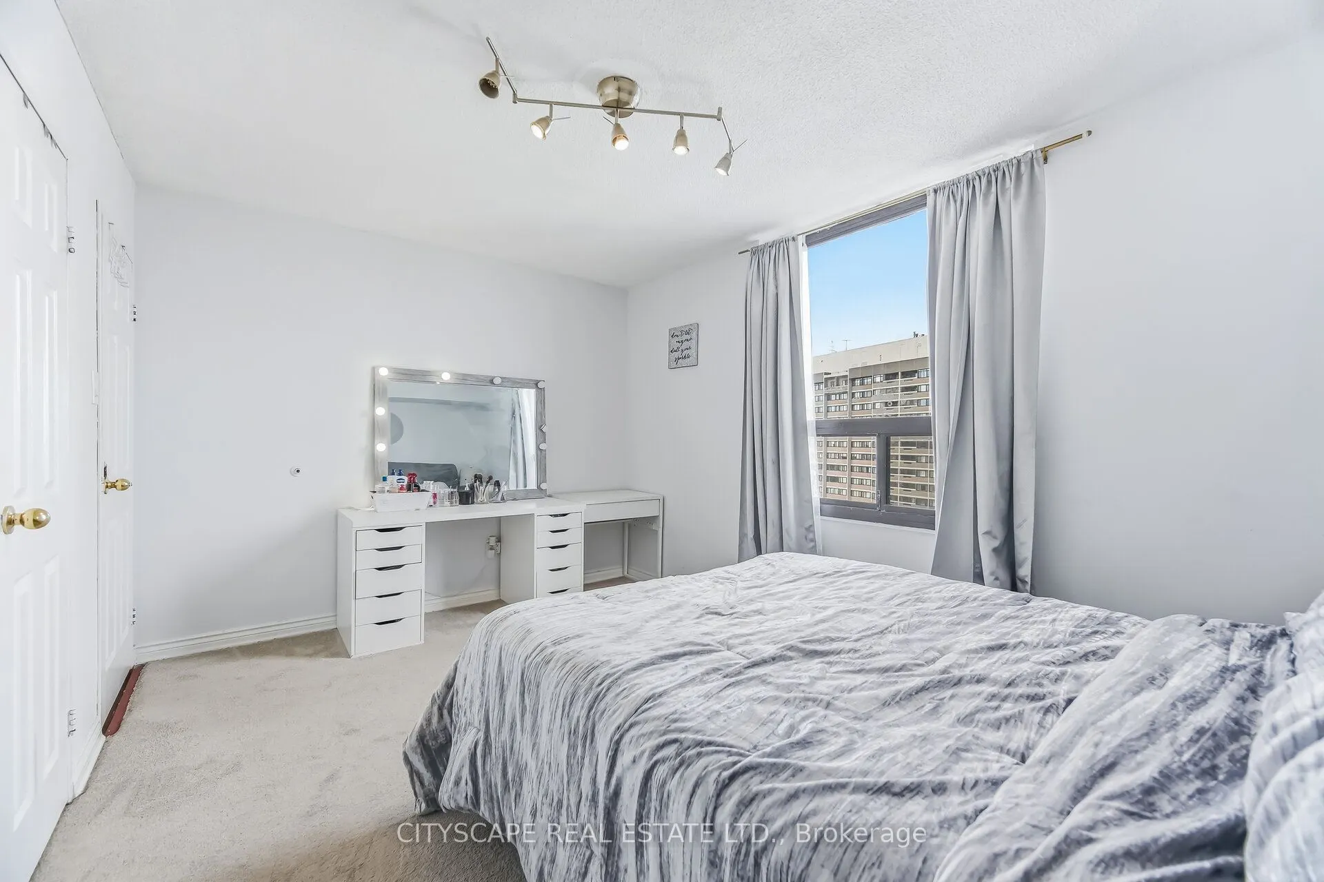 20 Mississauga Valley Boulevard #1706