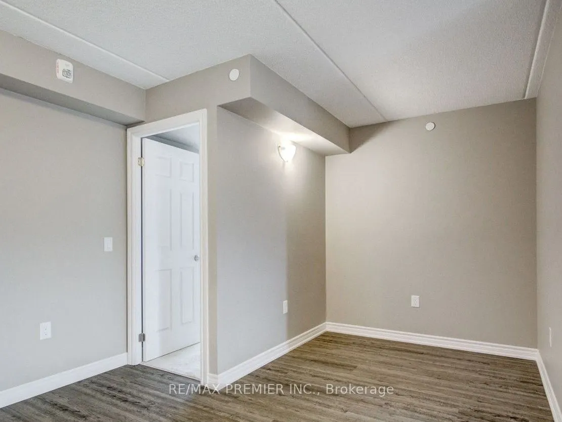 716 Main Street E #905
