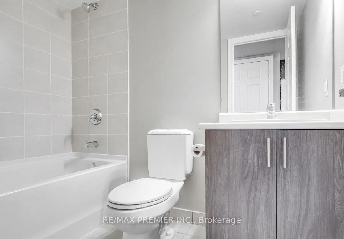 716 Main Street E #905