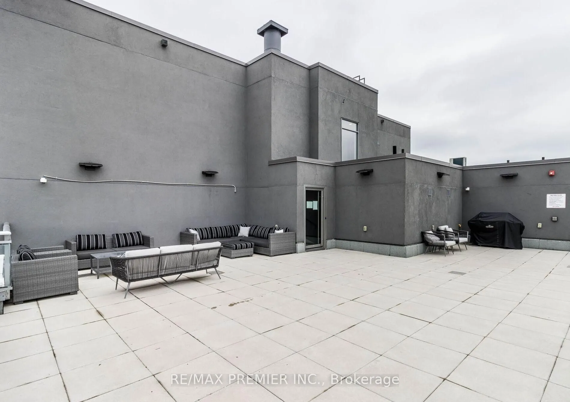 716 Main Street E #905