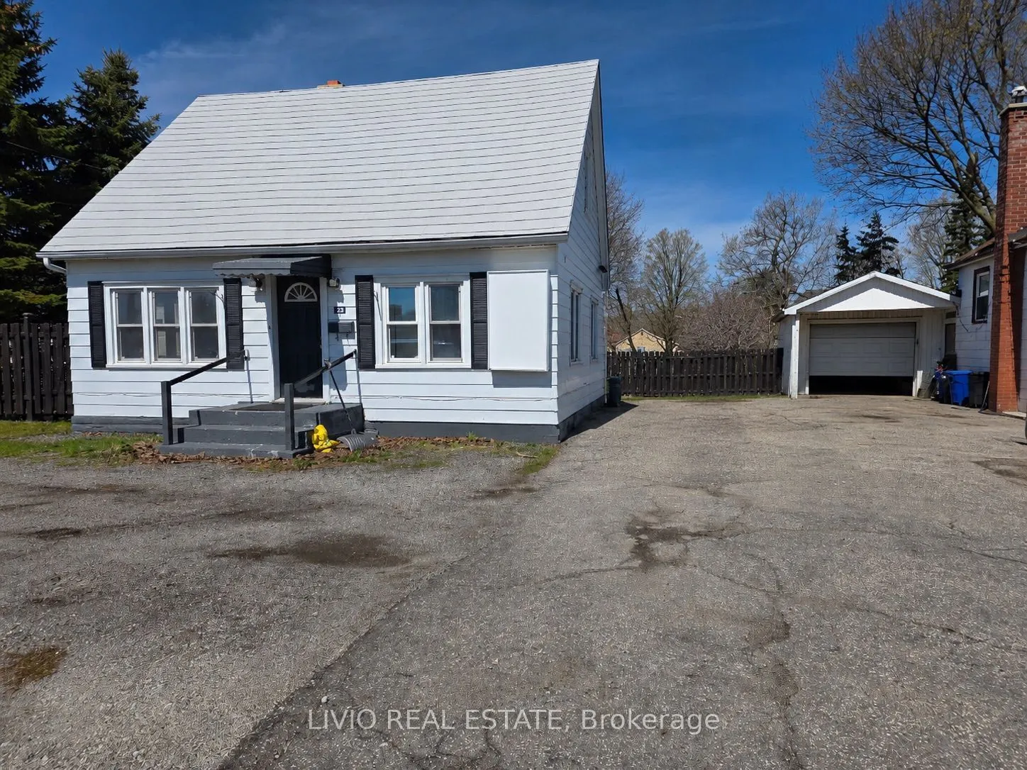 323 Queen Street E