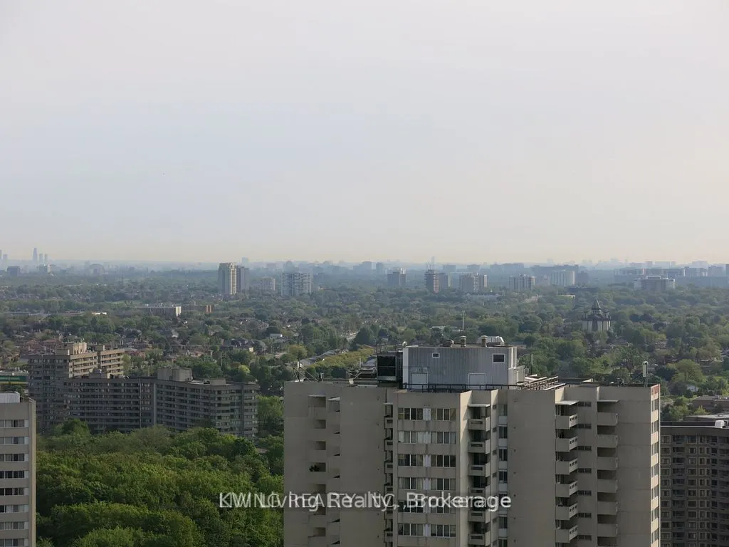33 Elm Drive W #2806
