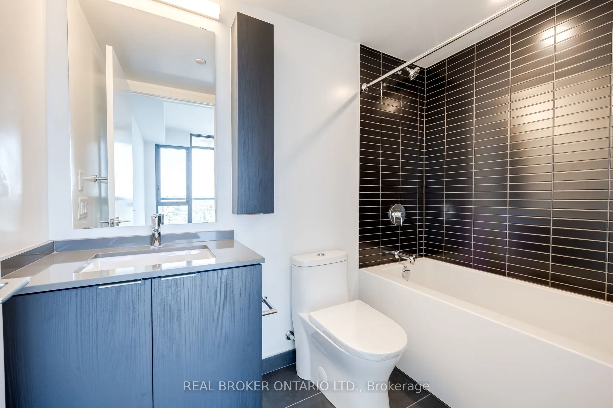 86 Dundas Street E #1602