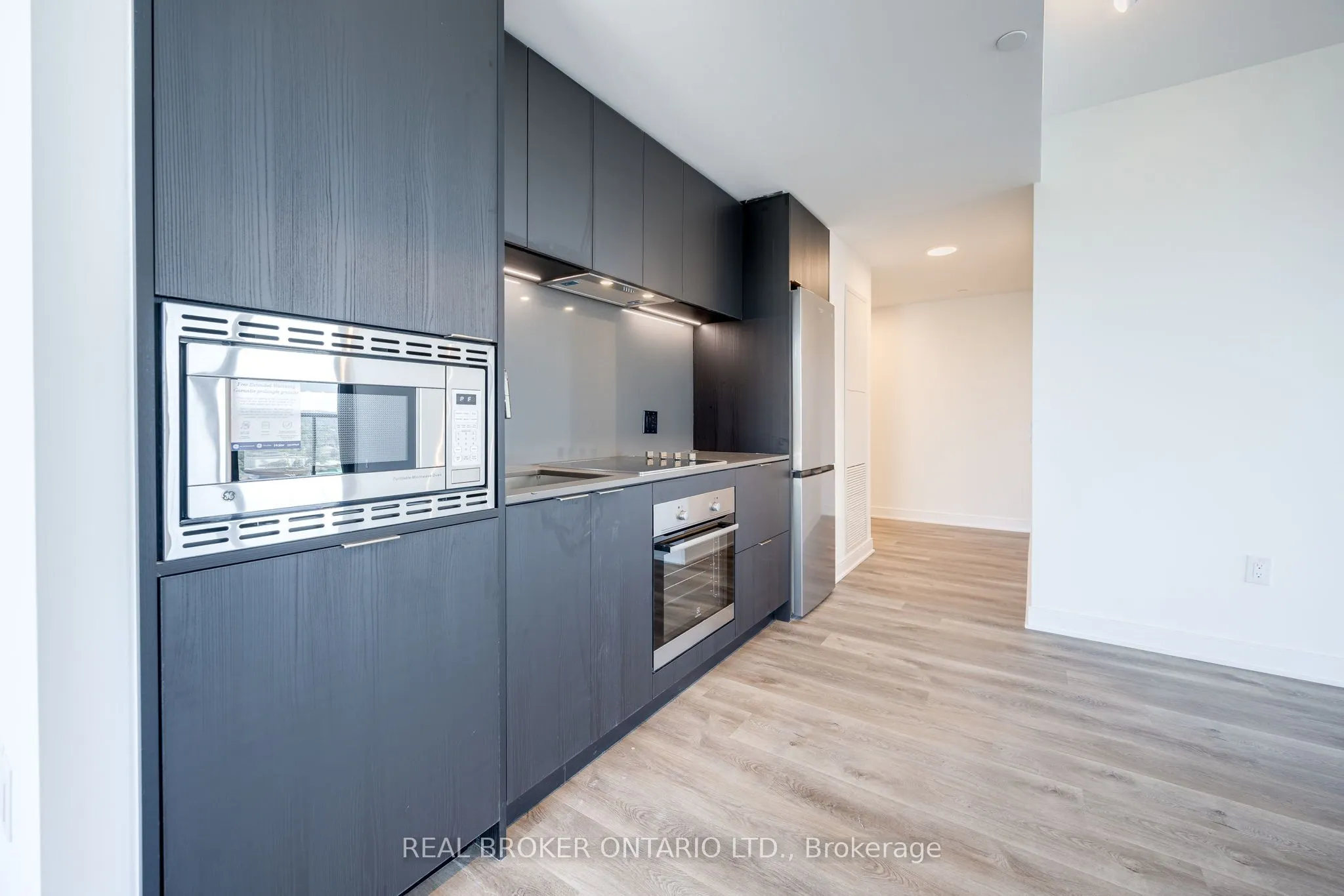 86 Dundas Street E #1602